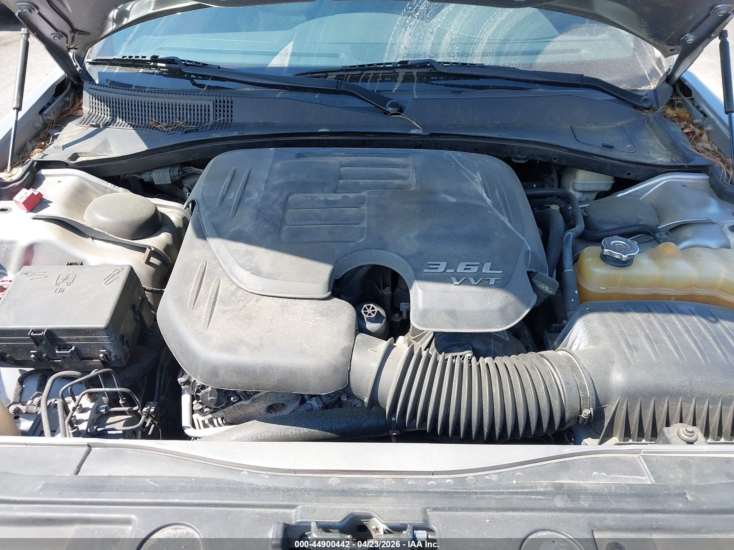 CHRYSLER 300 image 10