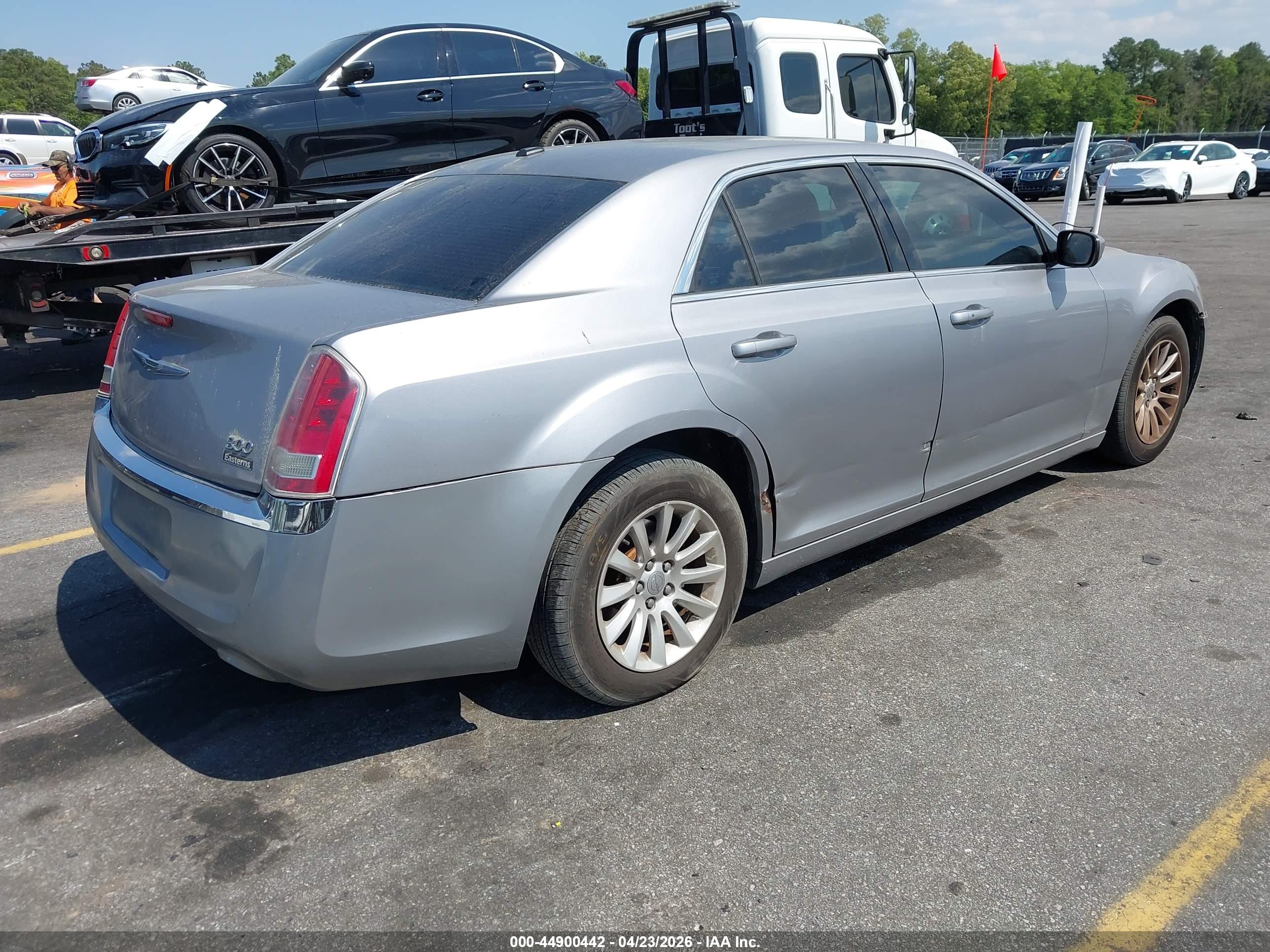CHRYSLER 300 image 4