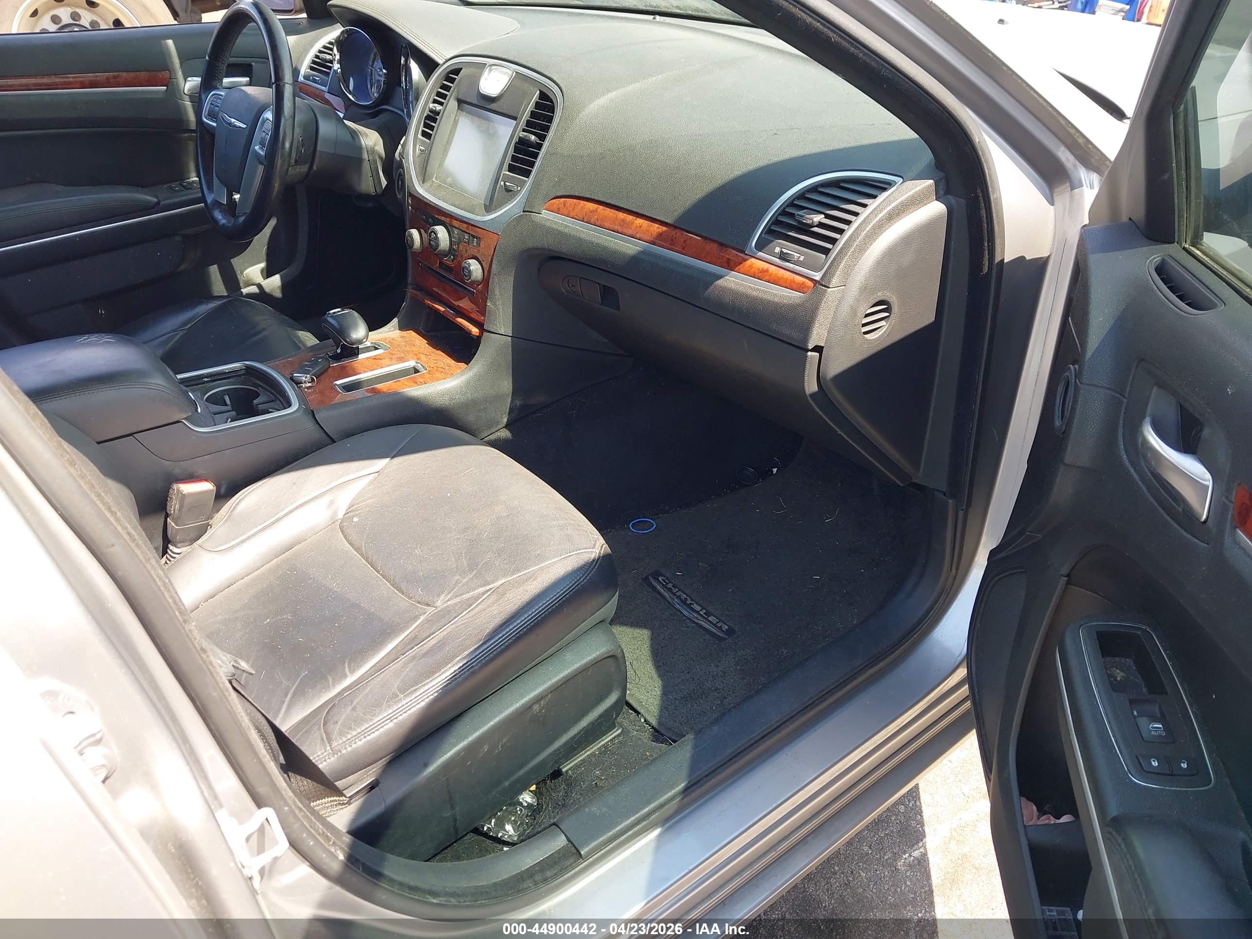 CHRYSLER 300 image 5