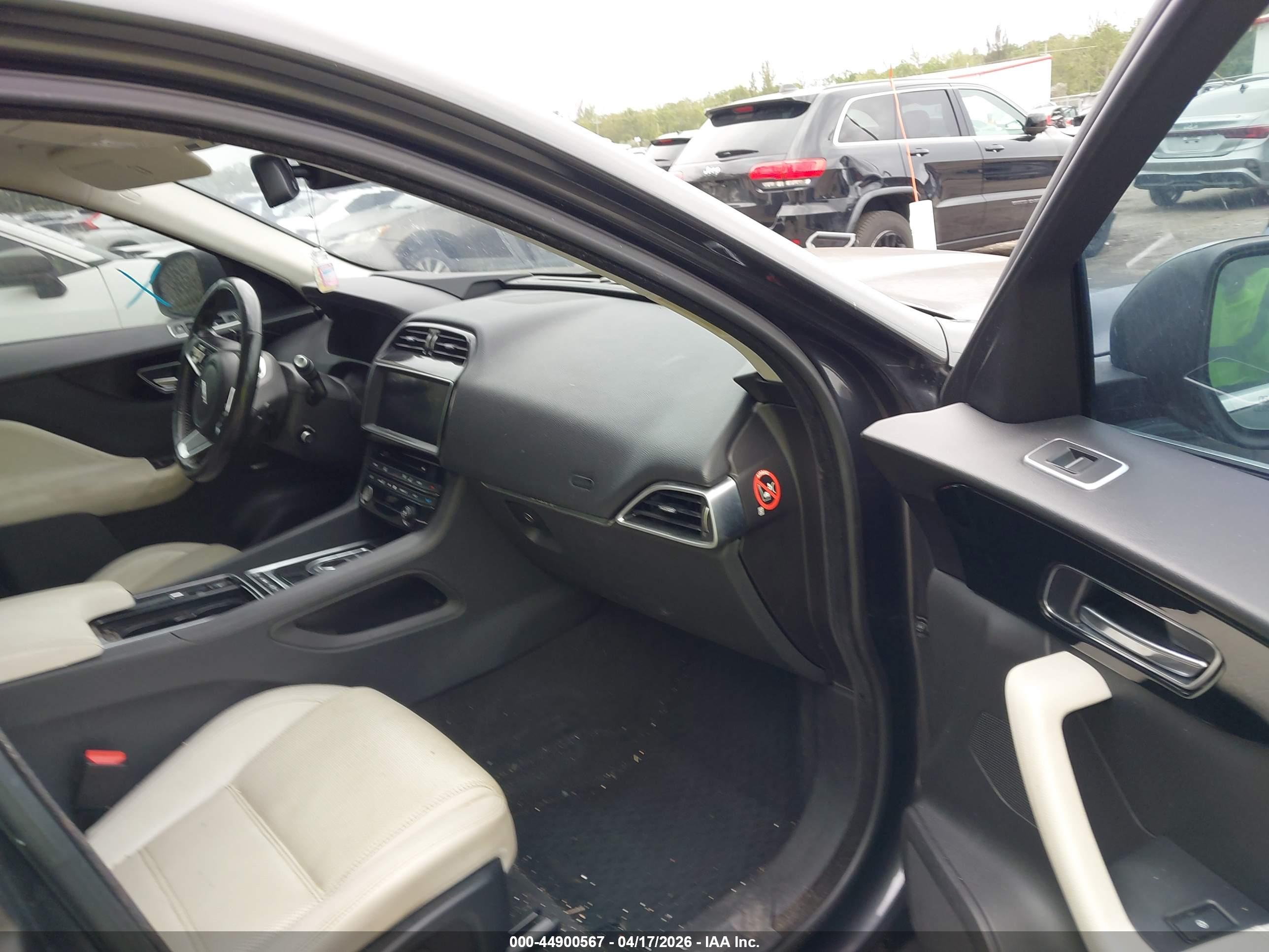 JAGUAR F-PACE image 5