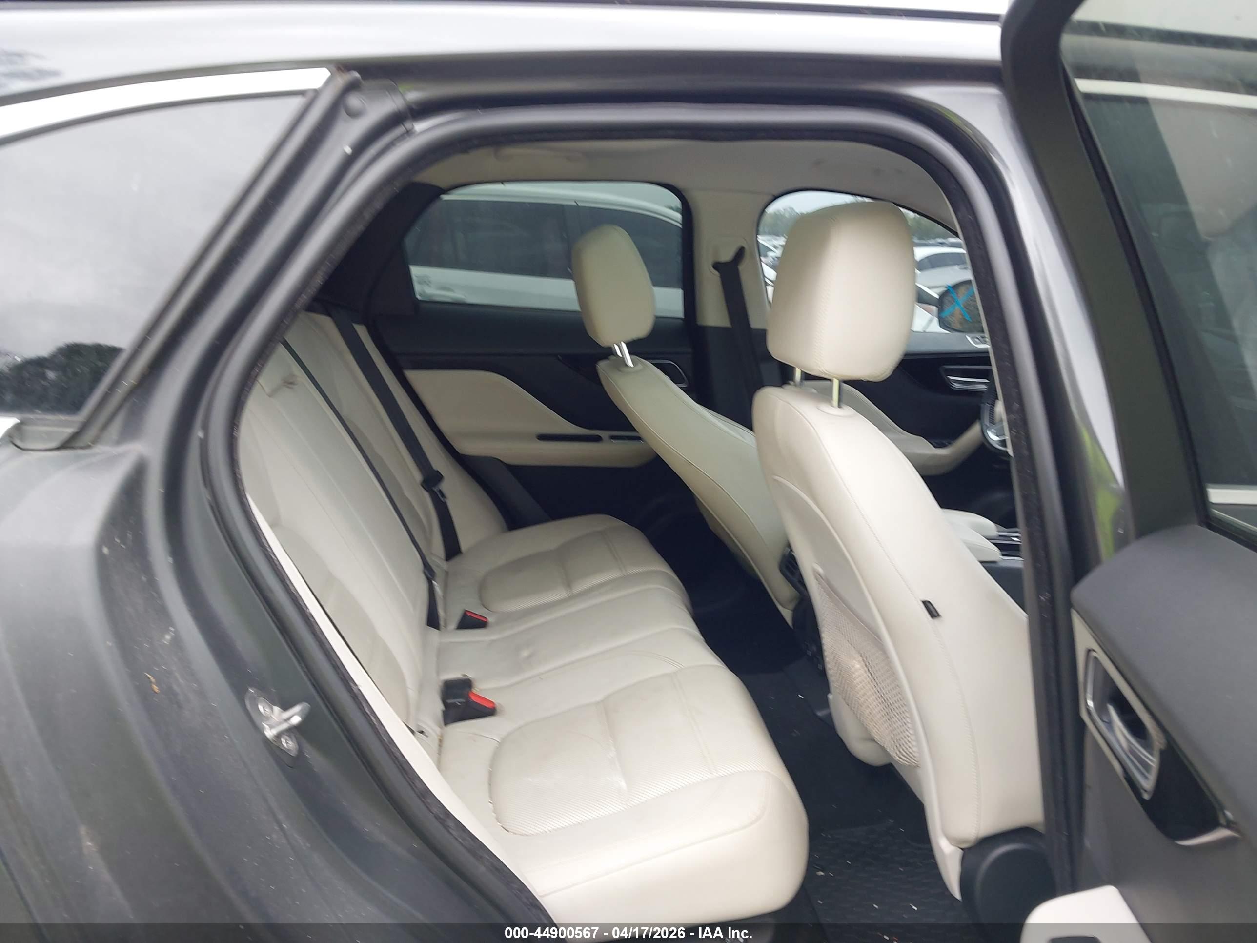 JAGUAR F-PACE image 8