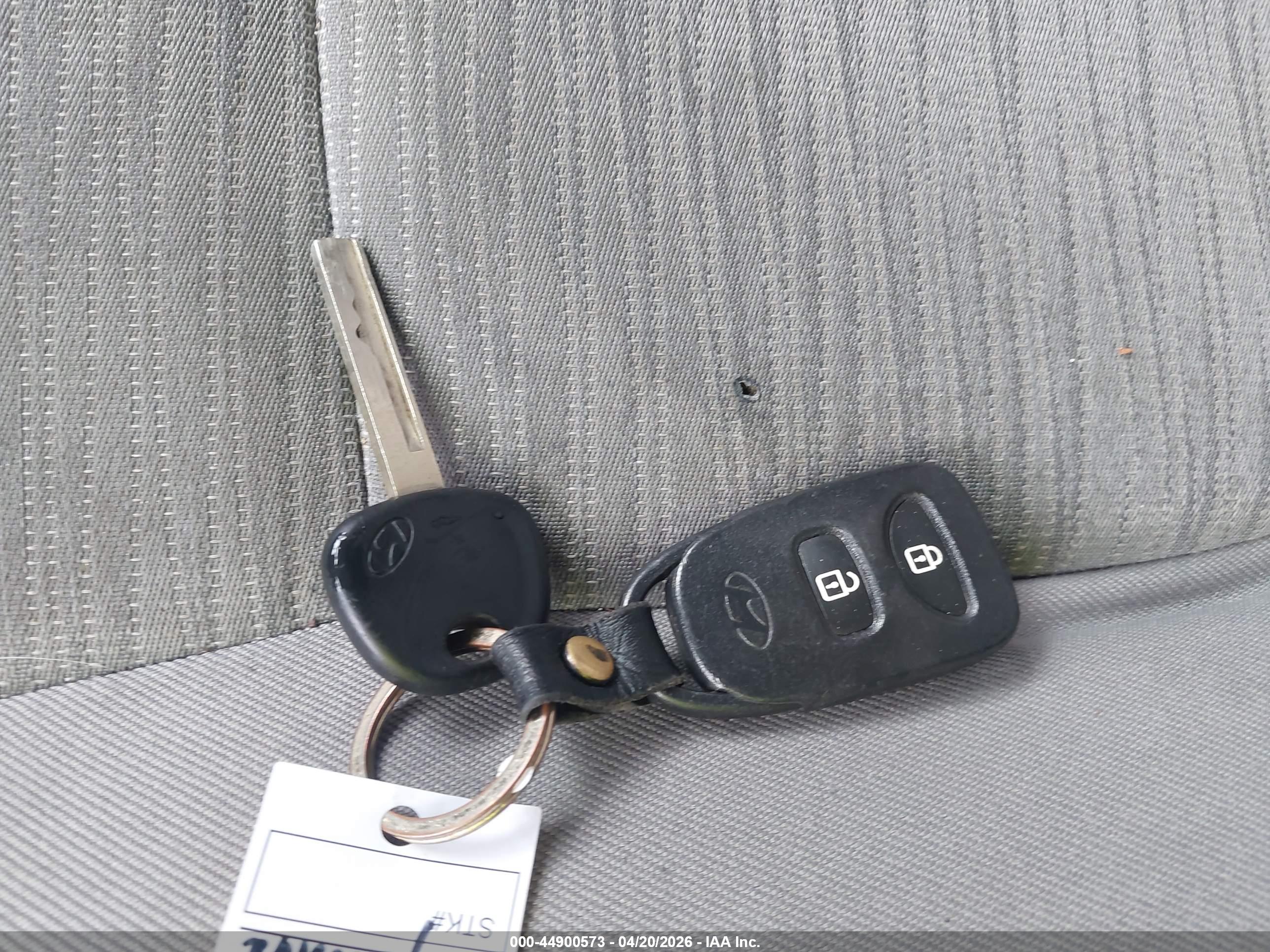 HYUNDAI ACCENT image 11