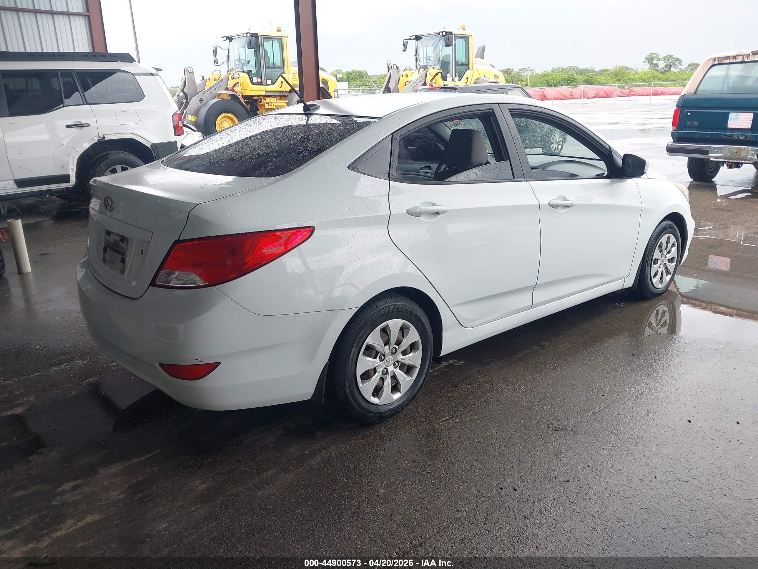 HYUNDAI ACCENT image 4