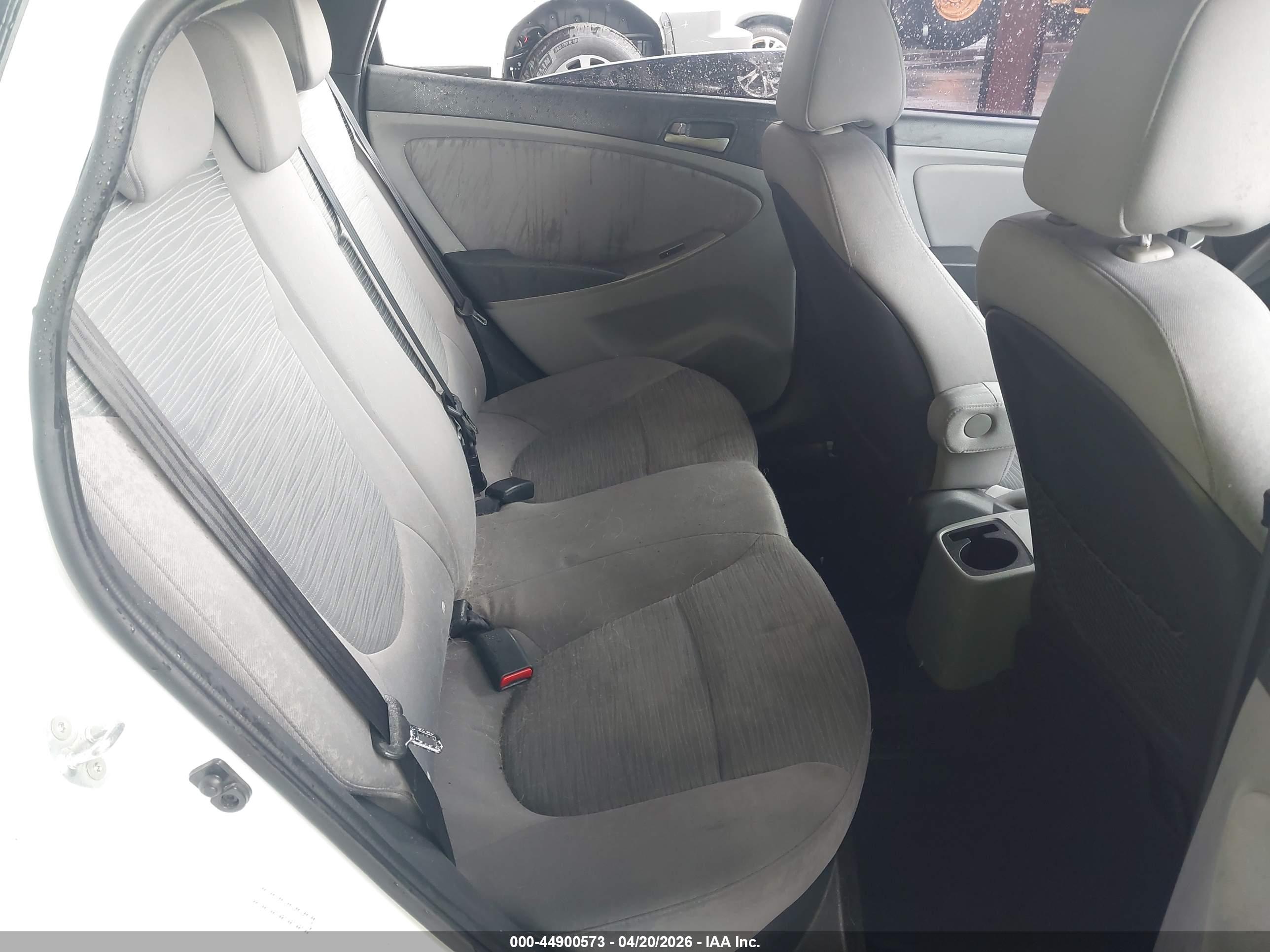 HYUNDAI ACCENT image 8