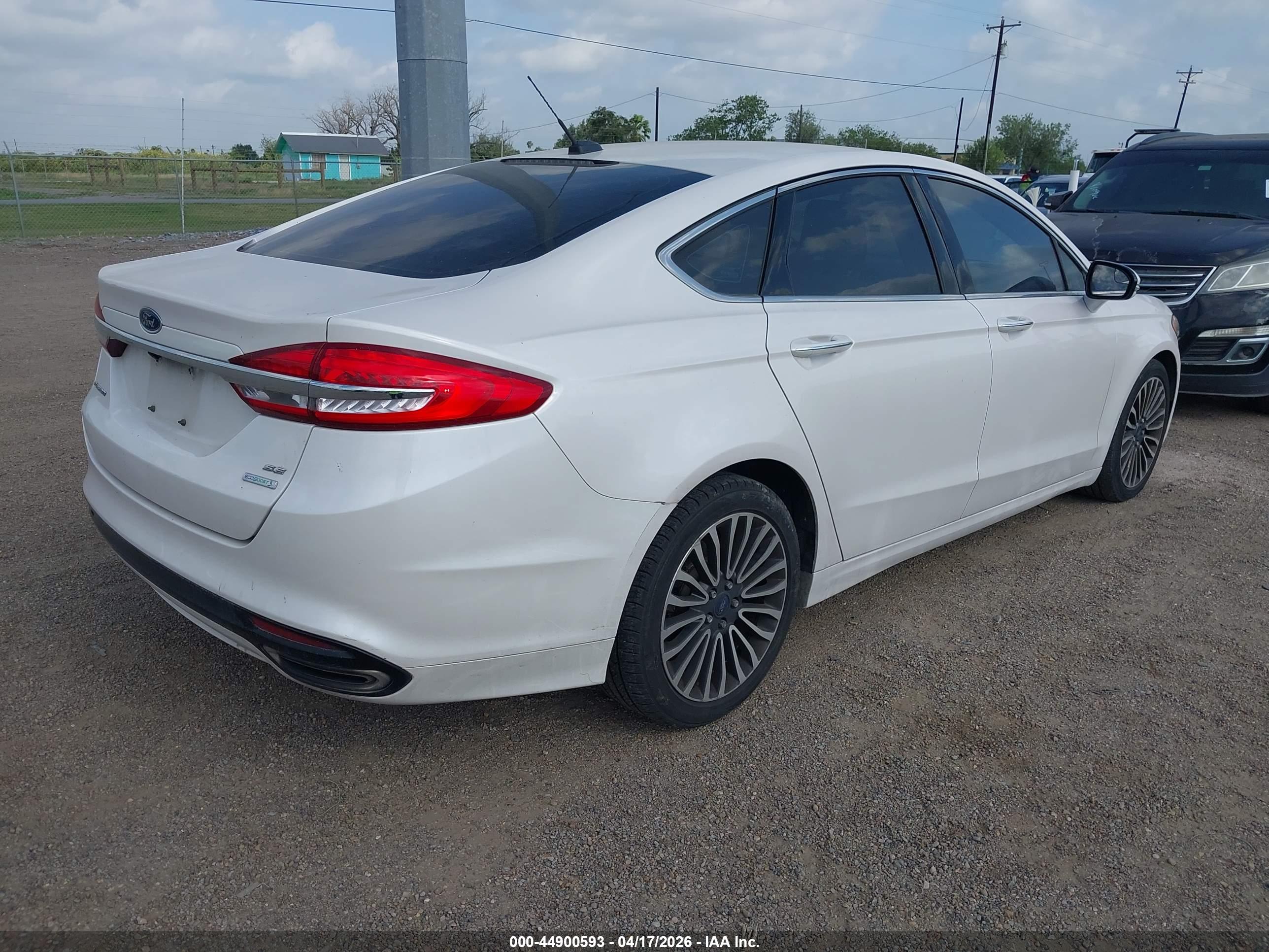 FORD FUSION image 4