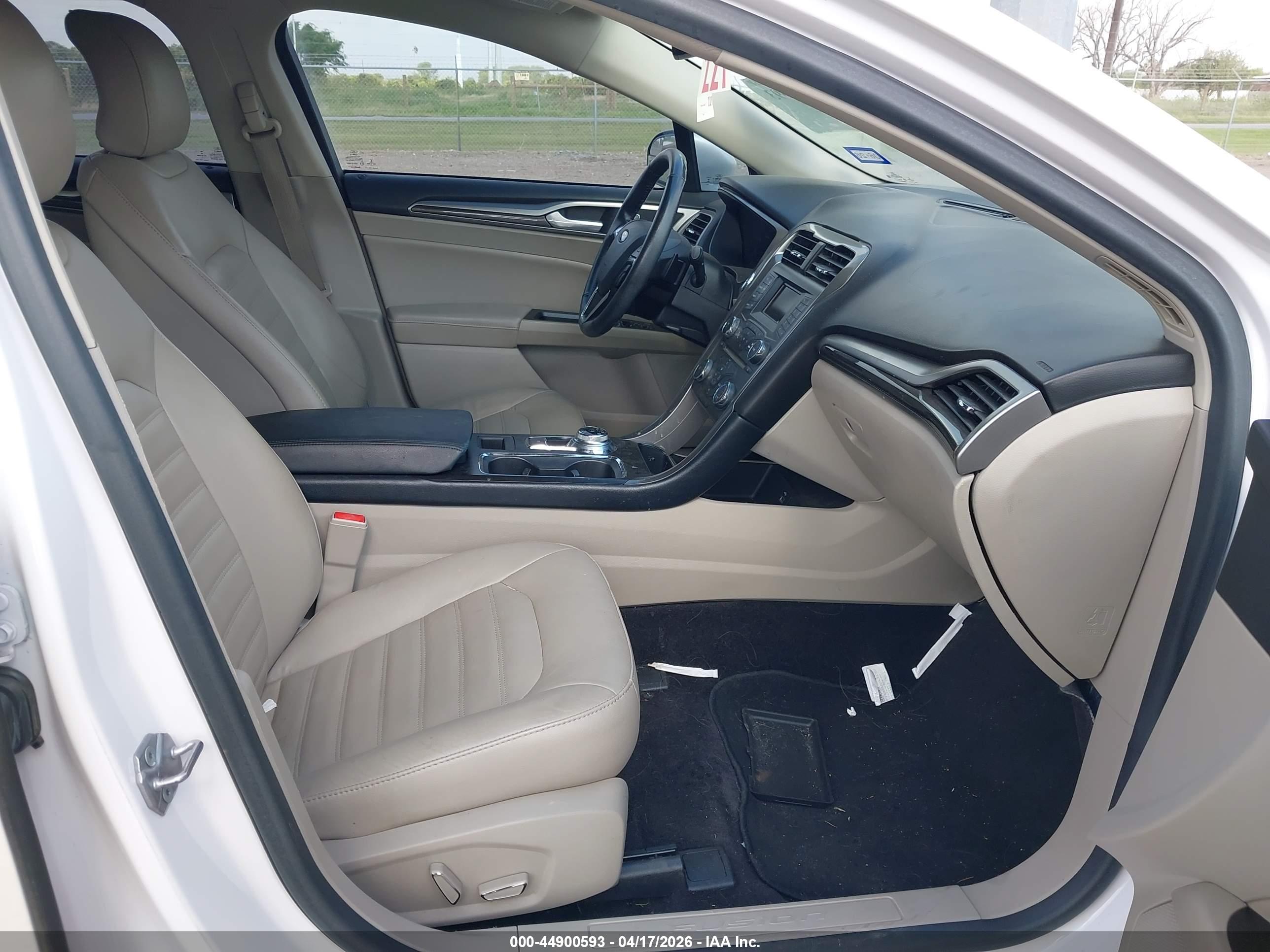 FORD FUSION image 5