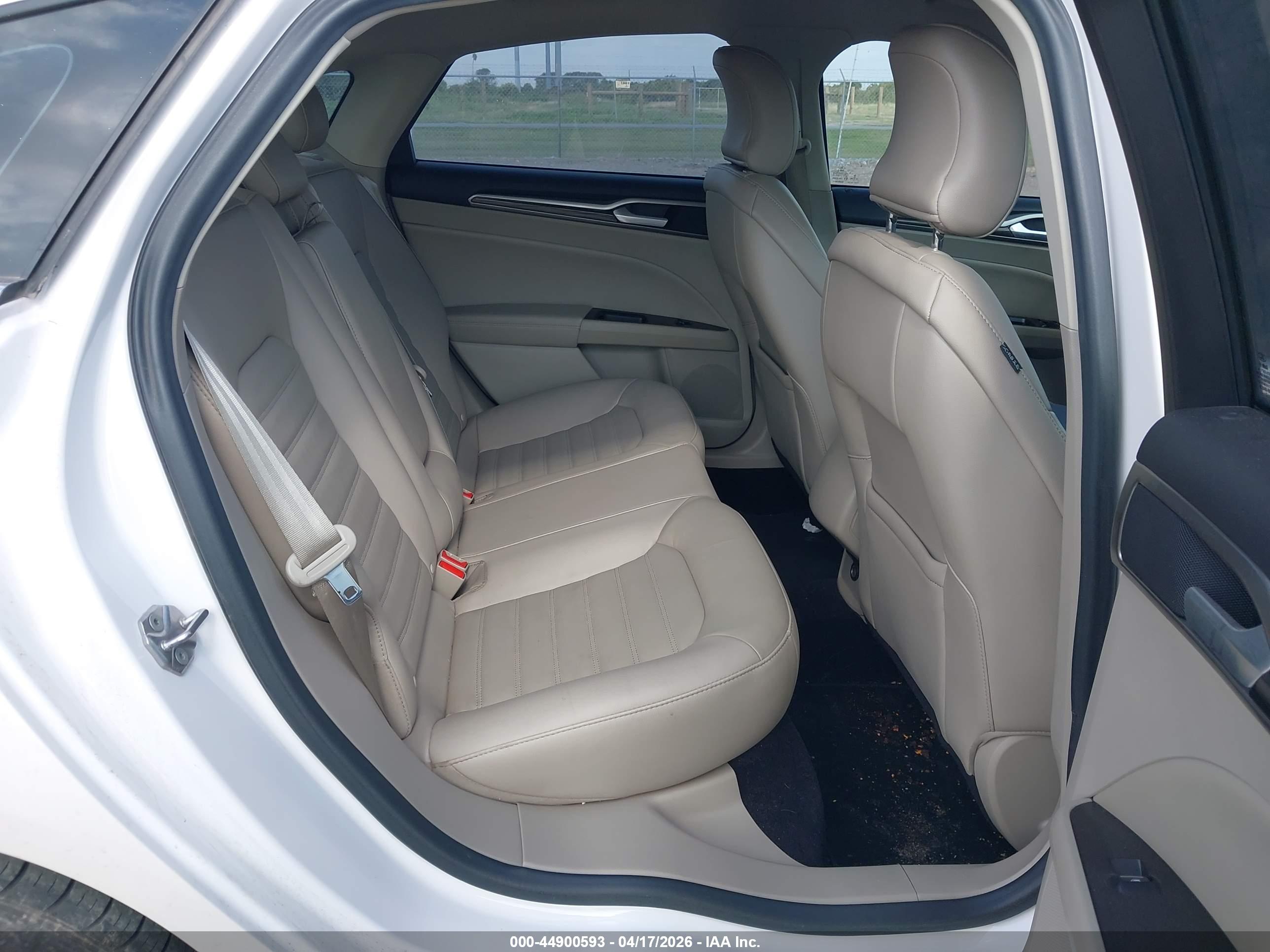 FORD FUSION image 8