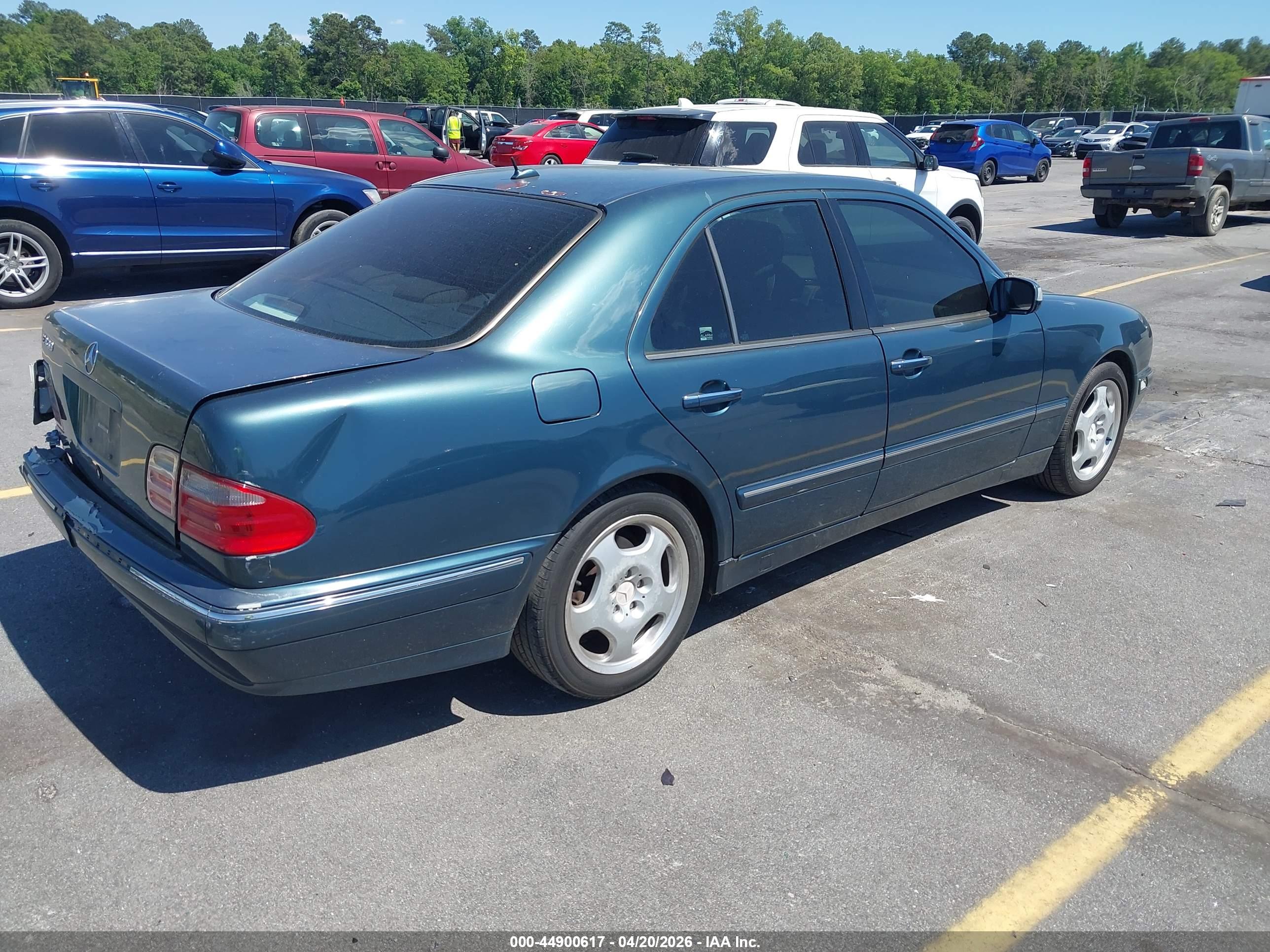 MERCEDES-BENZ E image 4