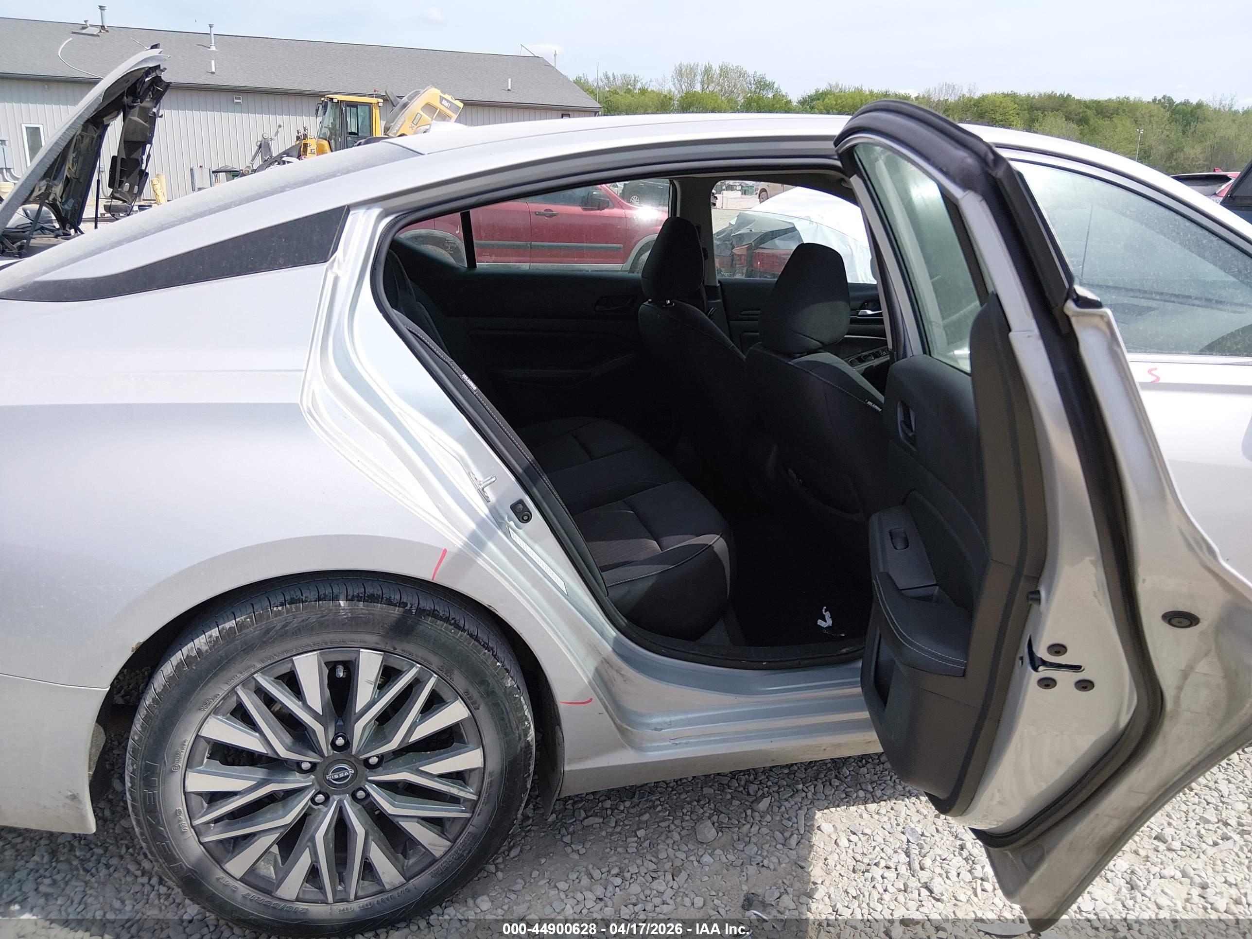 NISSAN ALTIMA image 8