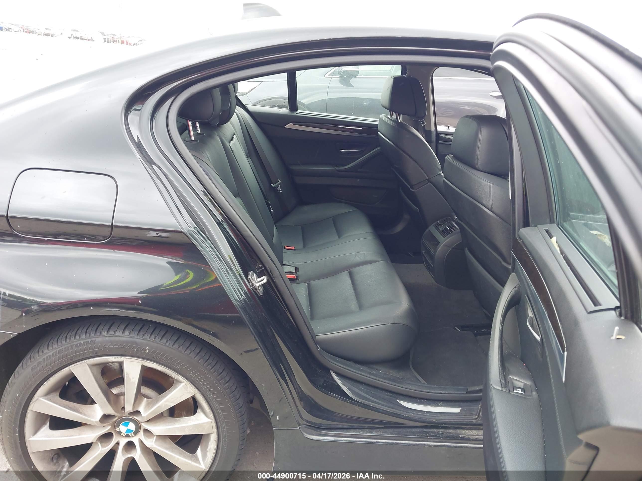BMW 528I image 8
