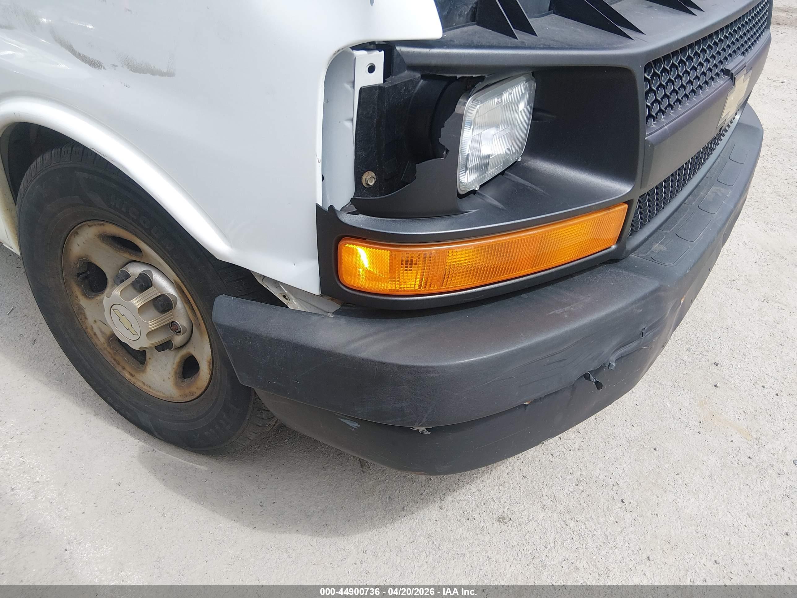 CHEVROLET EXPRESS image 6