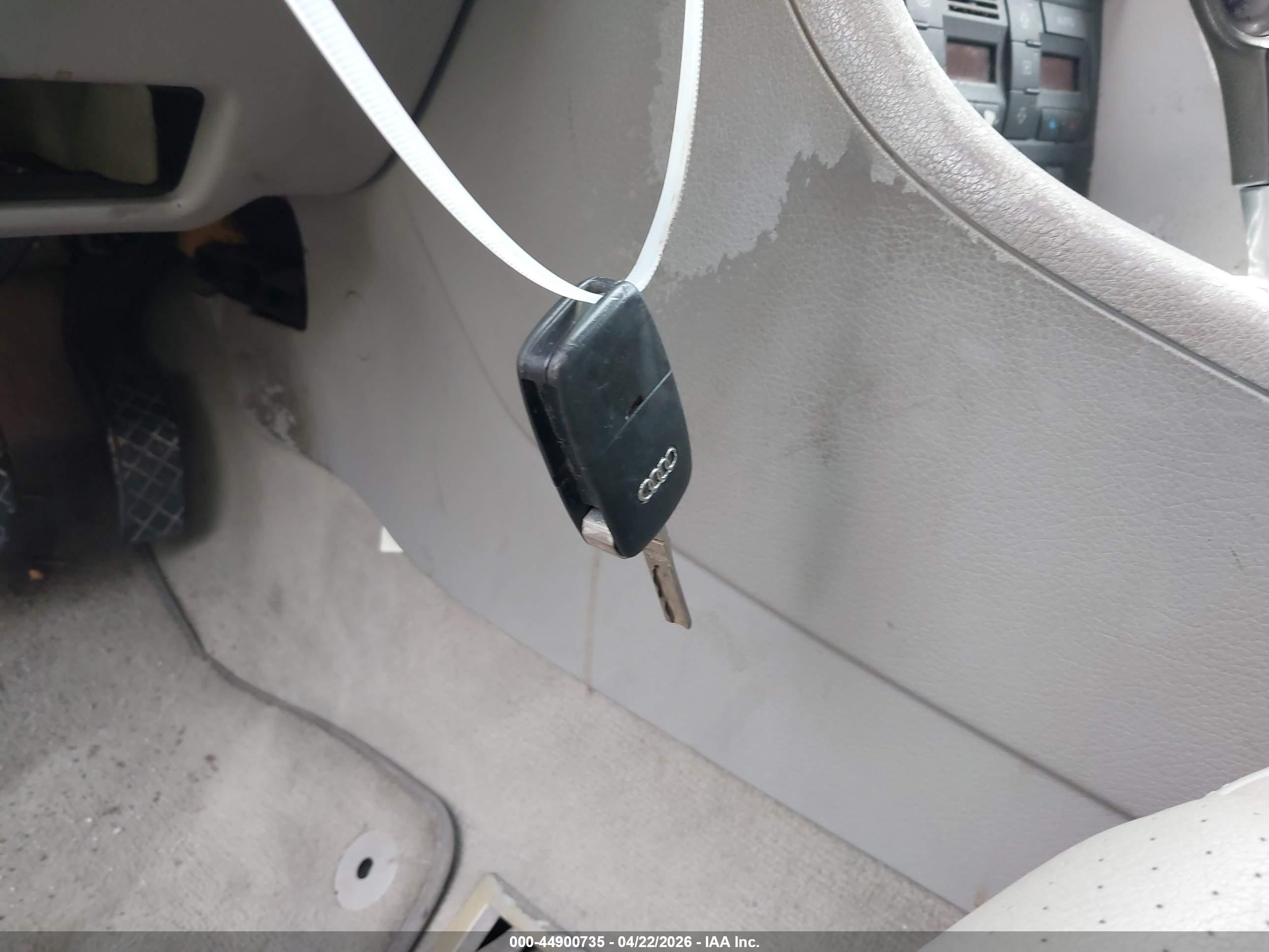 AUDI A4 image 11