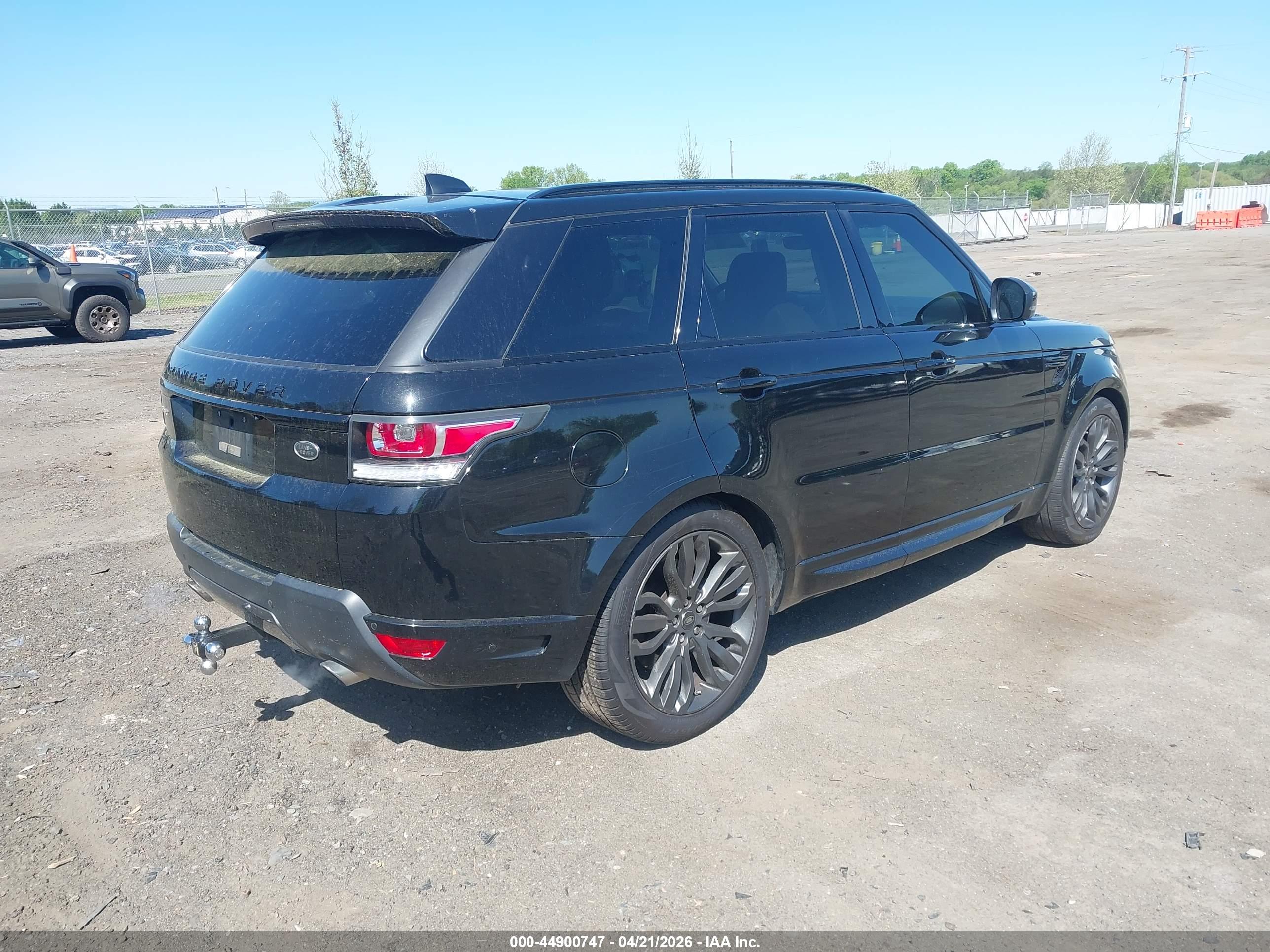 LAND ROVER image 4