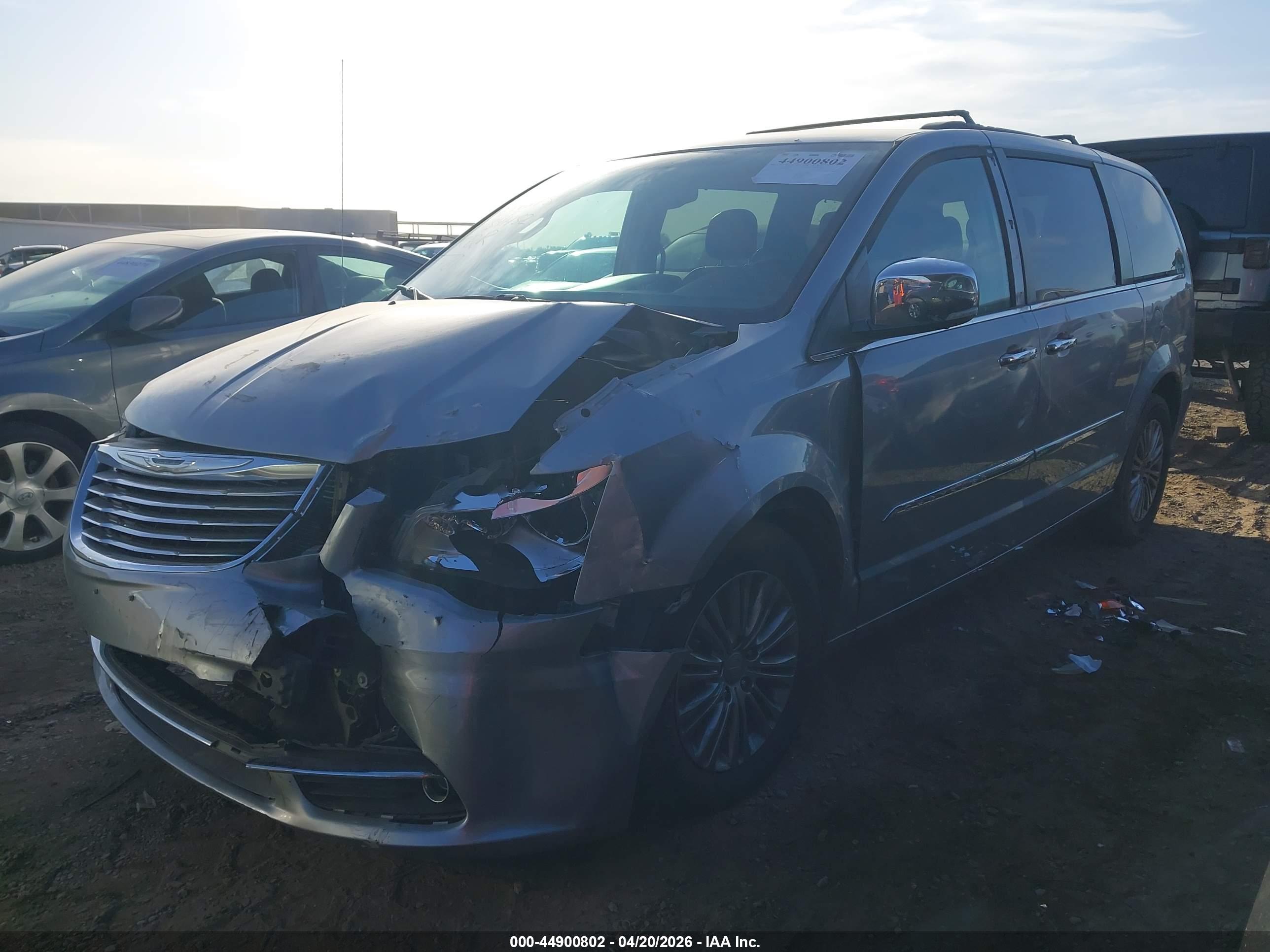 CHRYSLER TOWN image 2