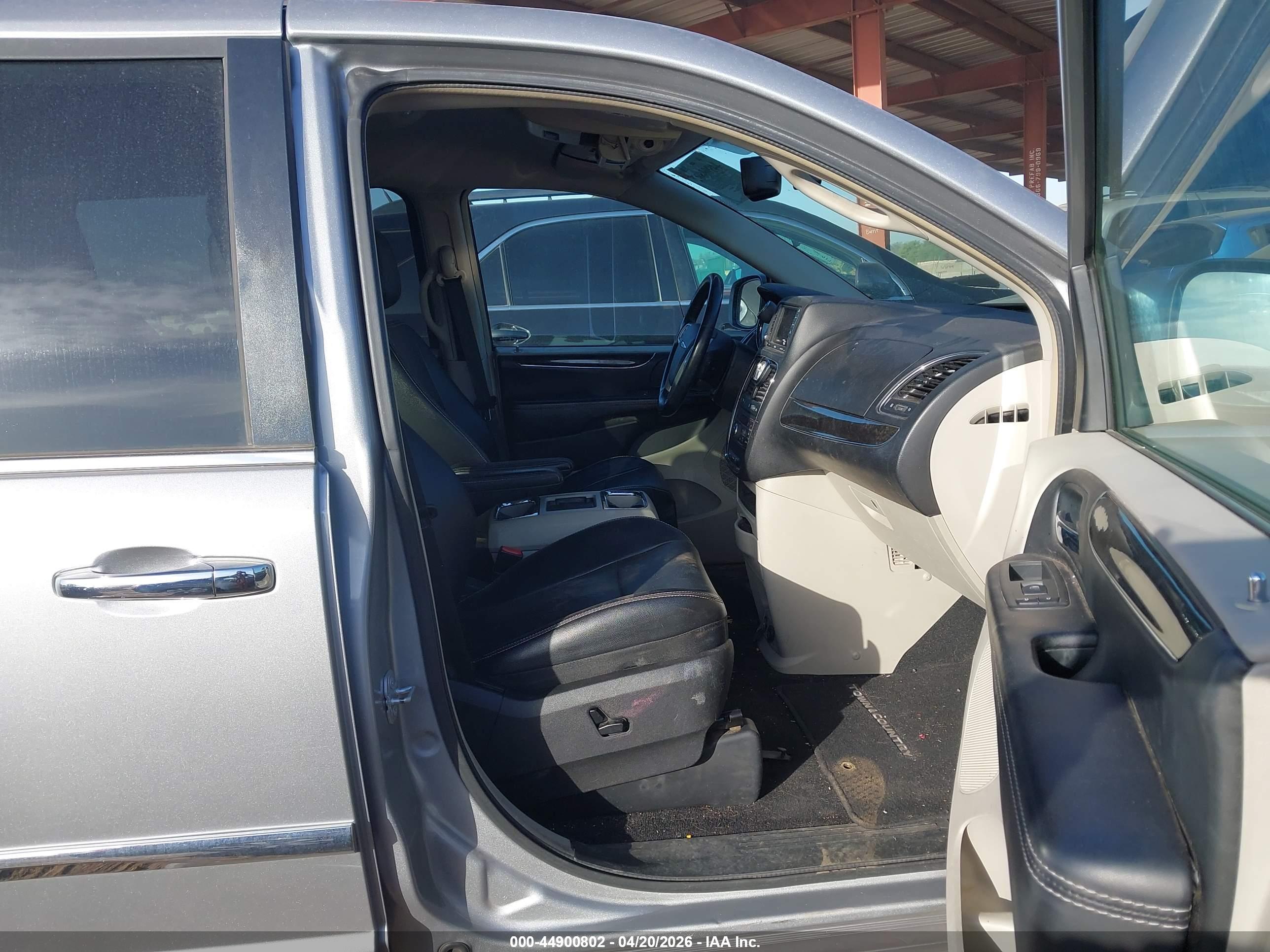 CHRYSLER TOWN image 5