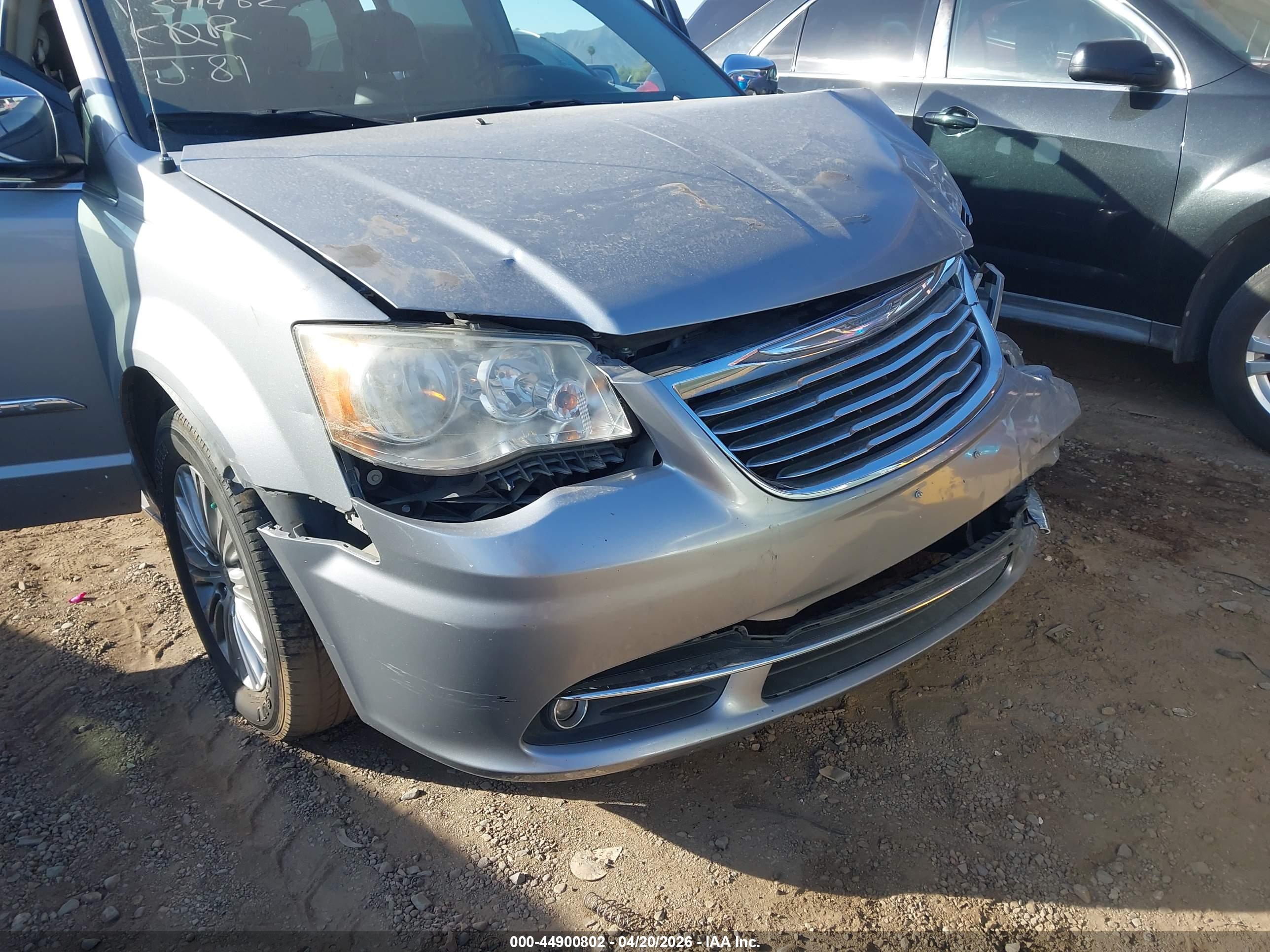 CHRYSLER TOWN image 6