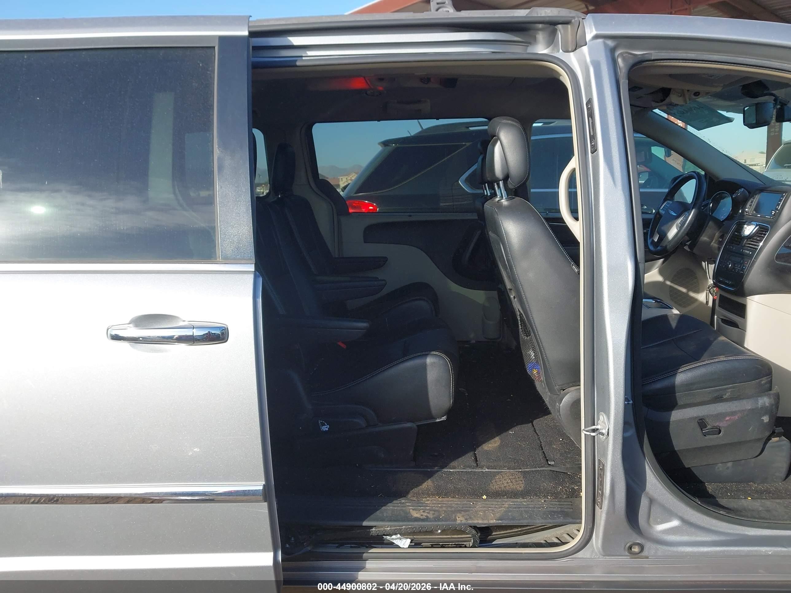 CHRYSLER TOWN image 8