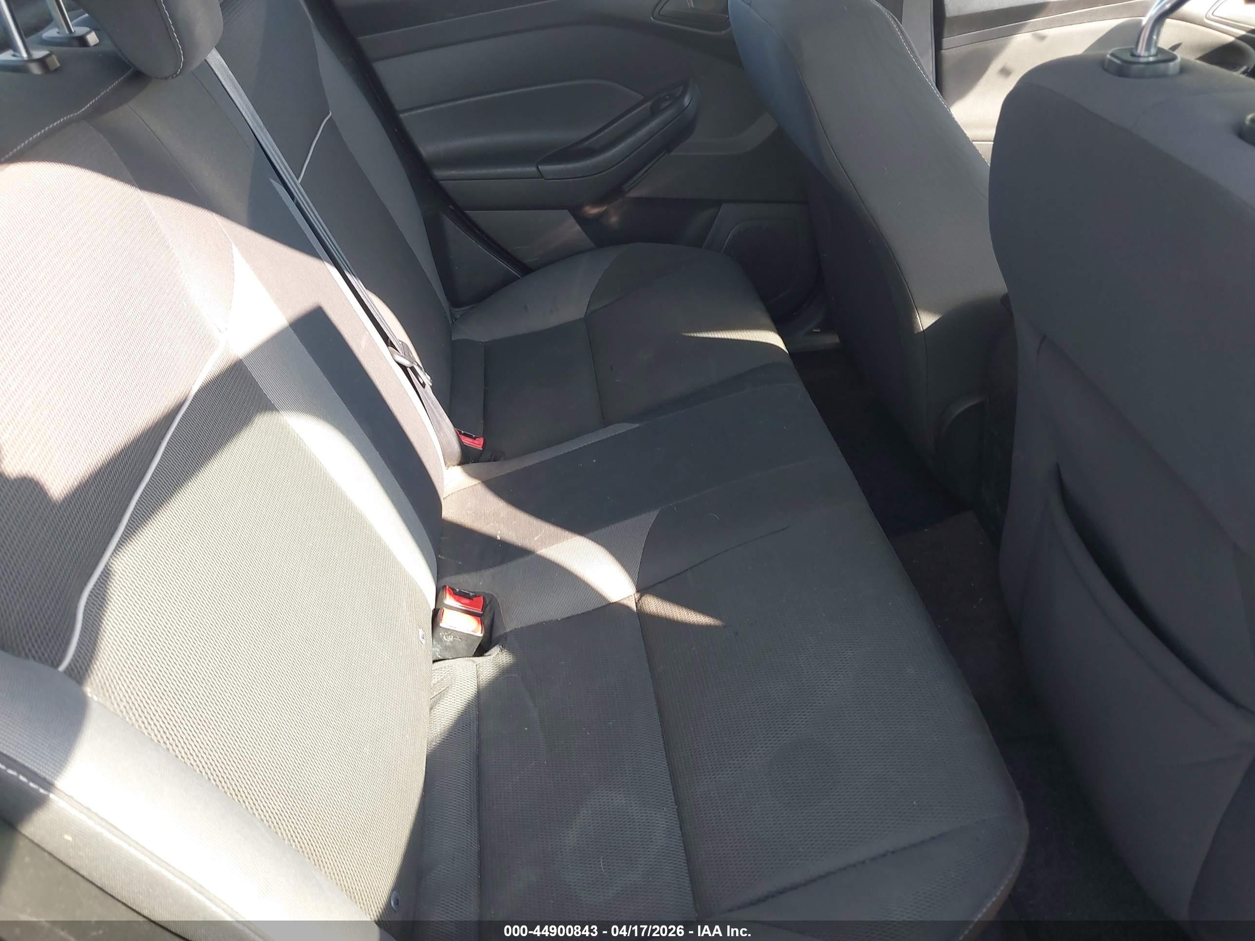 FORD FOCUS image 8