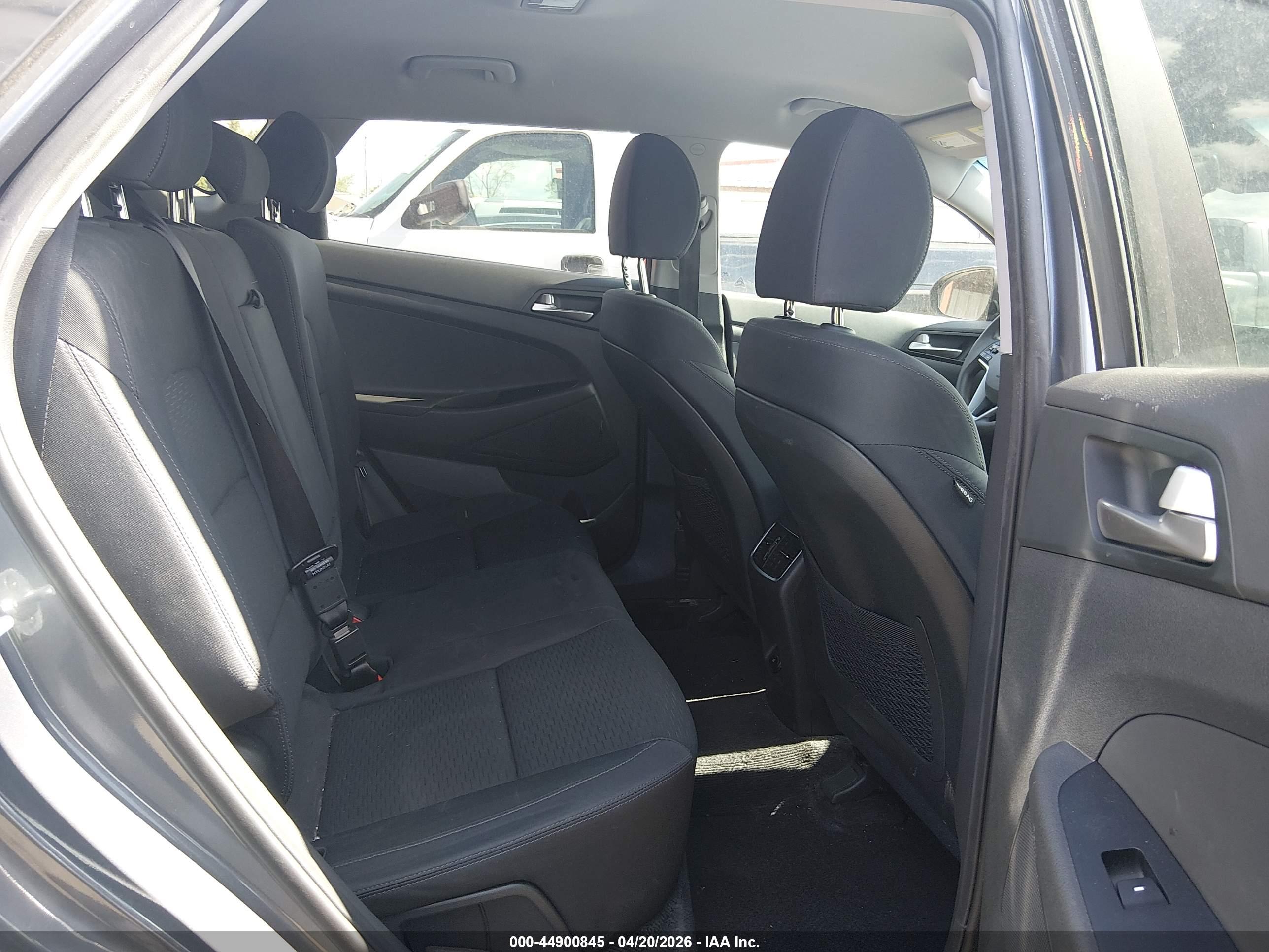 HYUNDAI TUCSON image 8