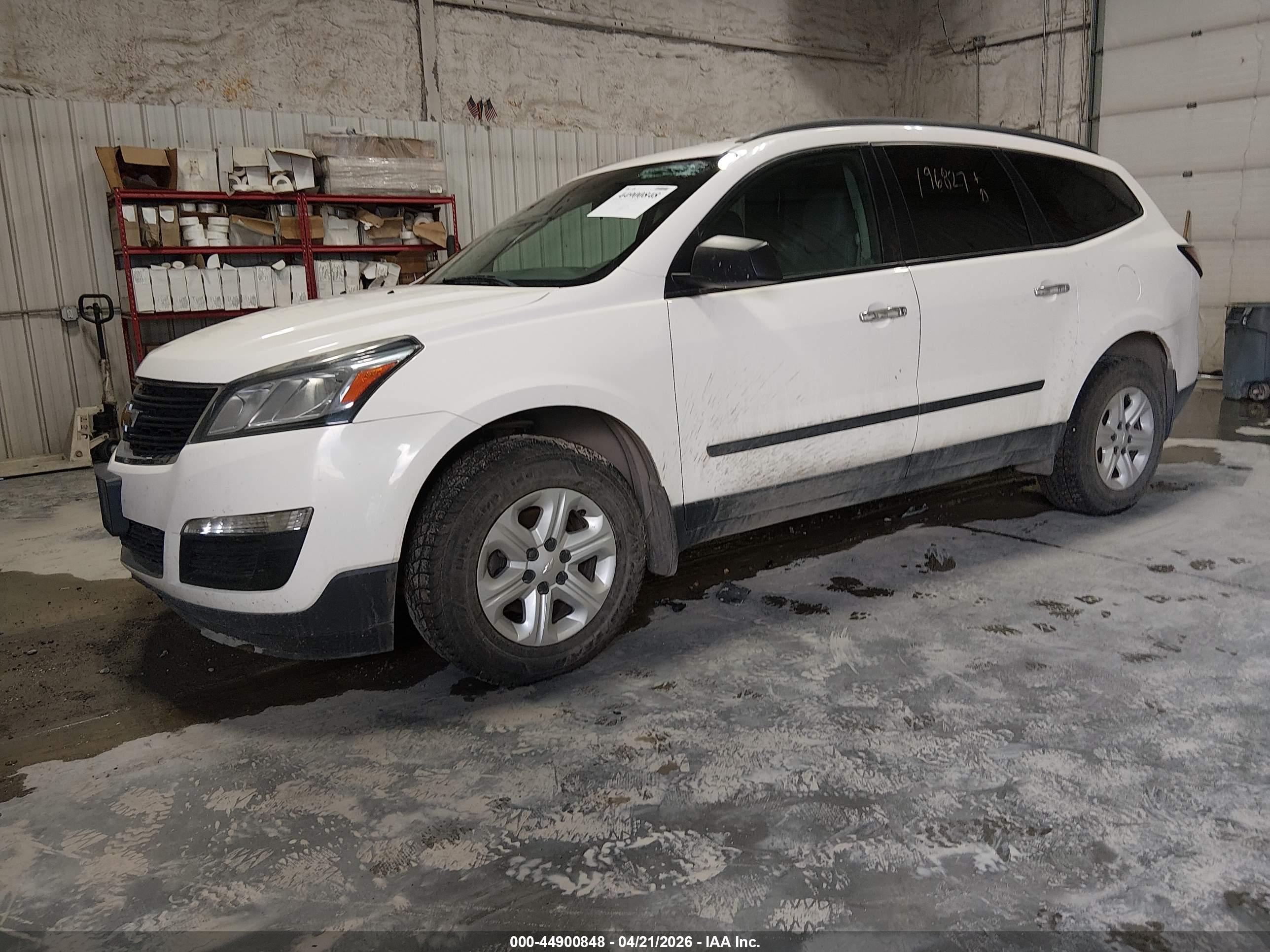 CHEVROLET TRAVERSE image 2