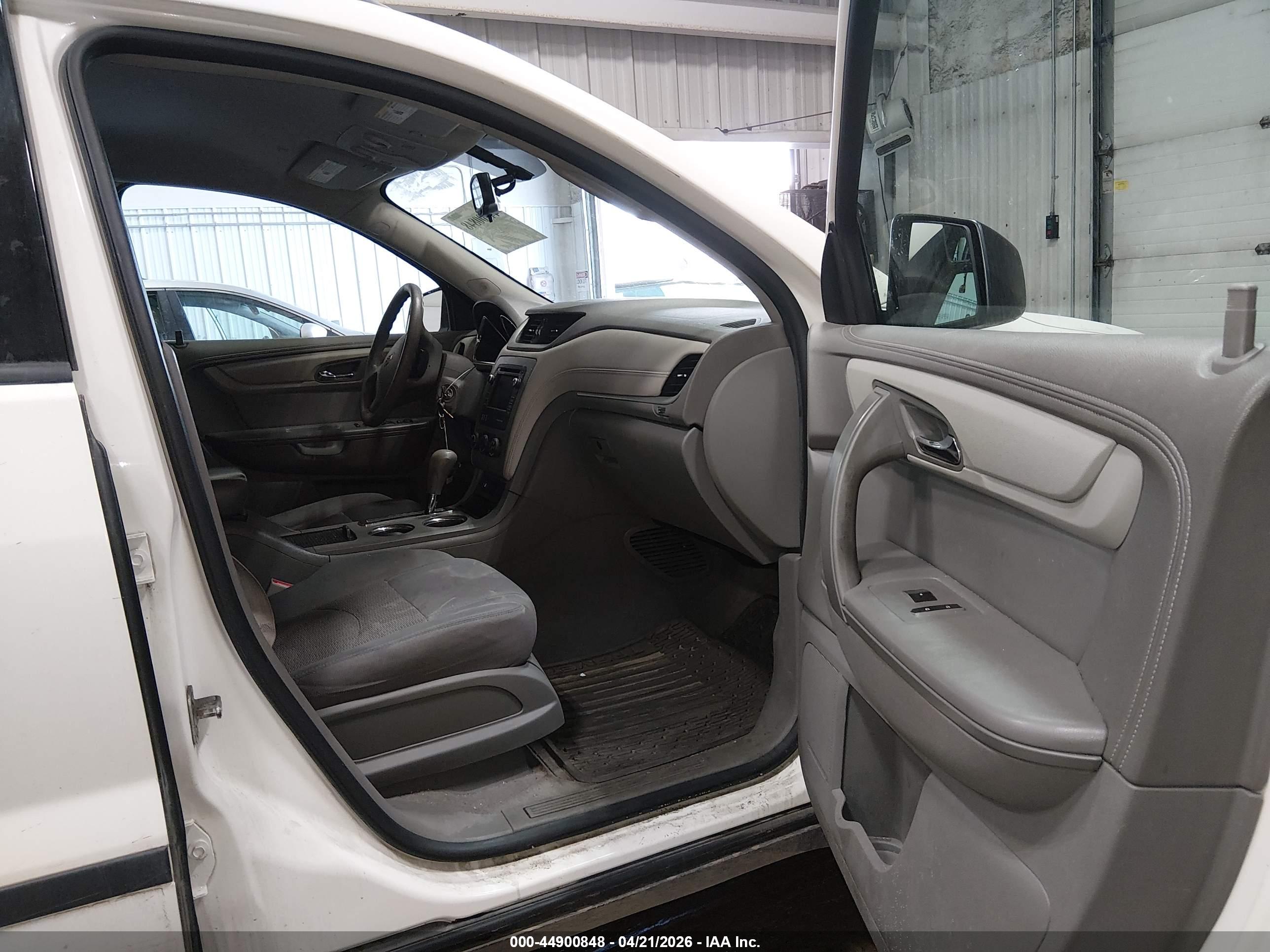 CHEVROLET TRAVERSE image 5