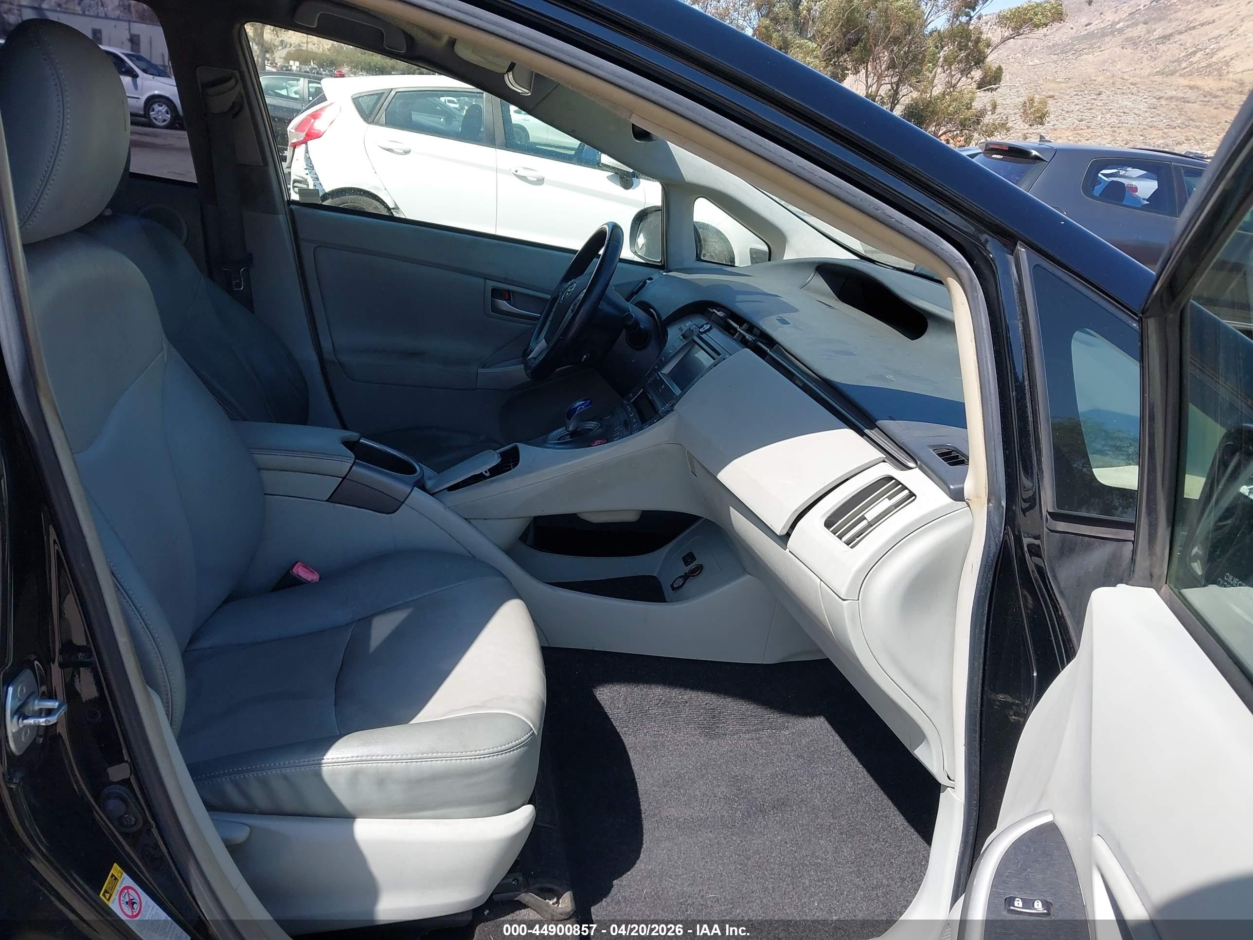 TOYOTA PRIUS image 5