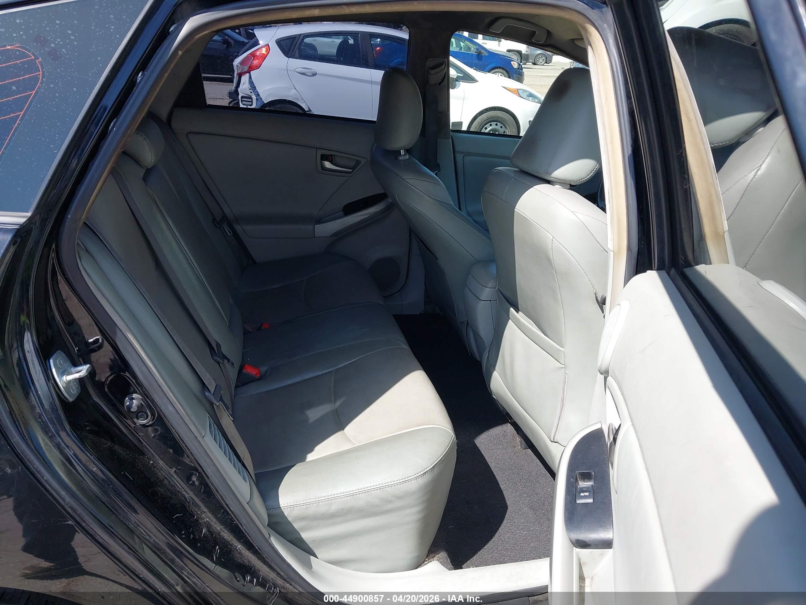 TOYOTA PRIUS image 8