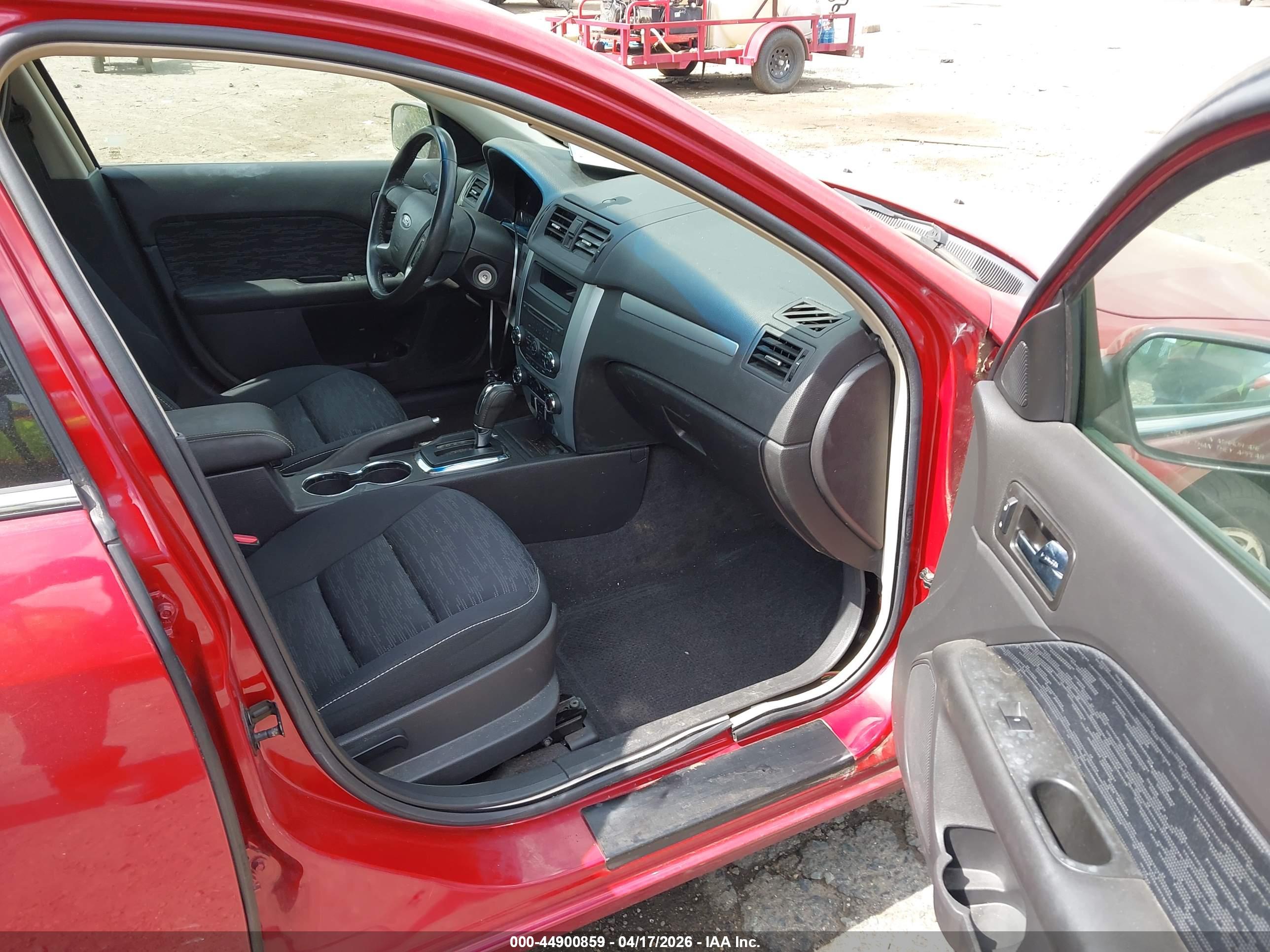 FORD FUSION image 5