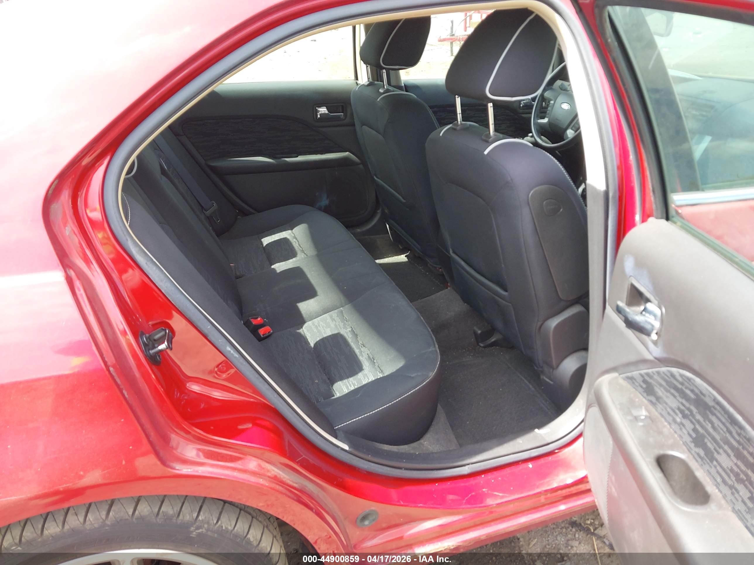 FORD FUSION image 8