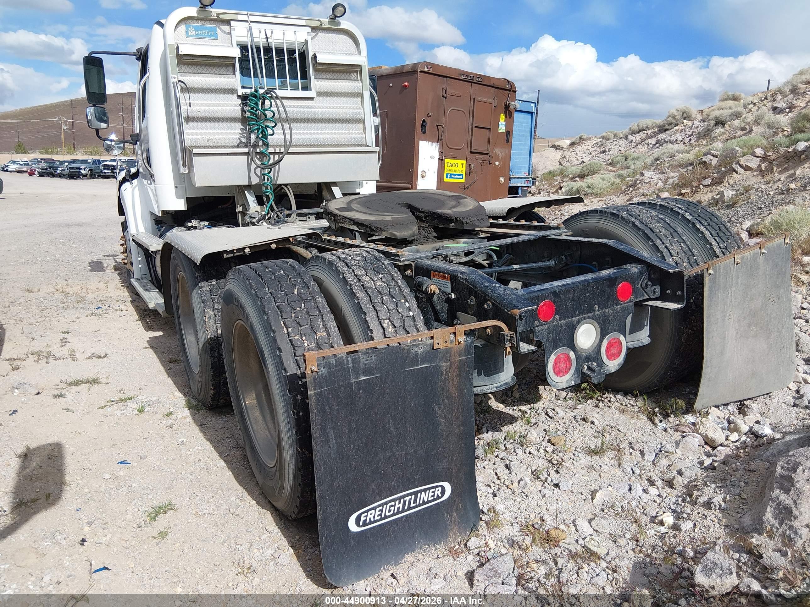 FREIGHTLINER M2 image 3
