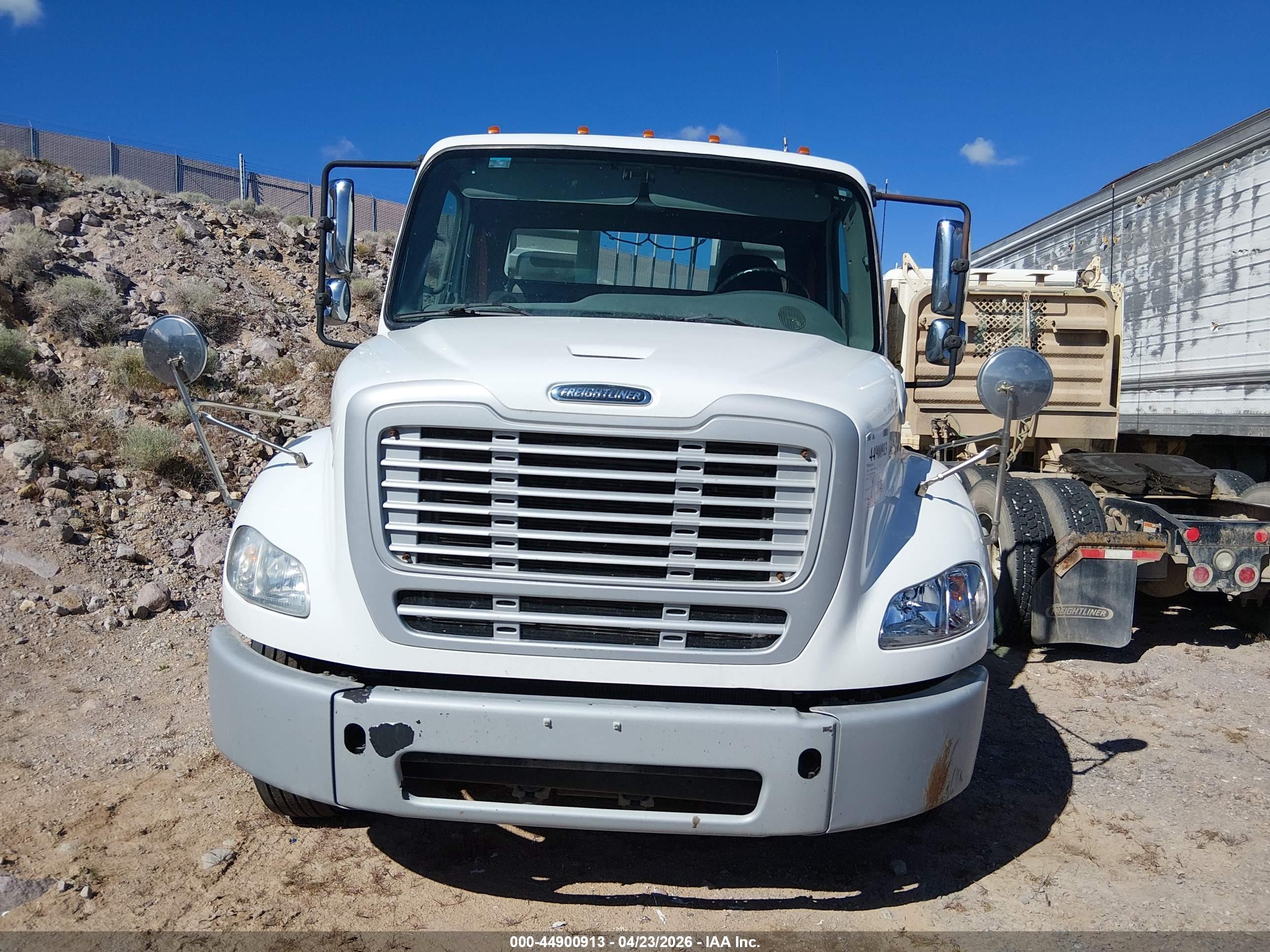 FREIGHTLINER M2 image 6