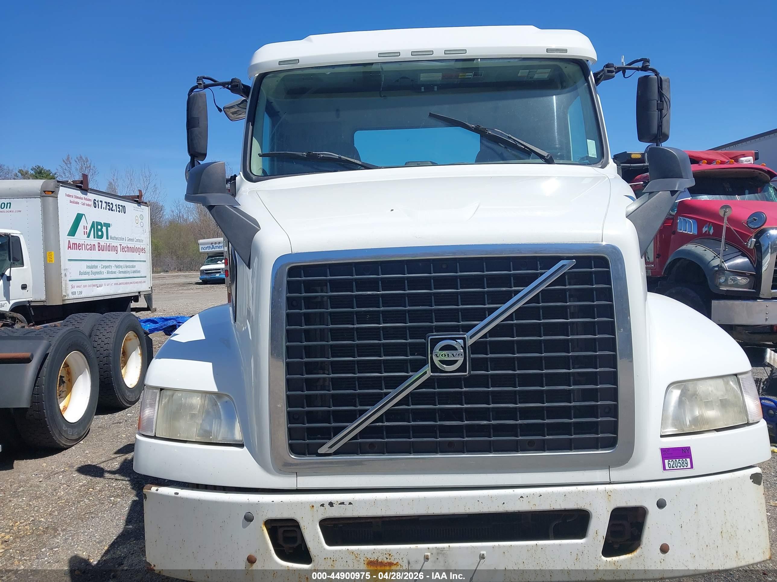 VOLVO VNM image 10