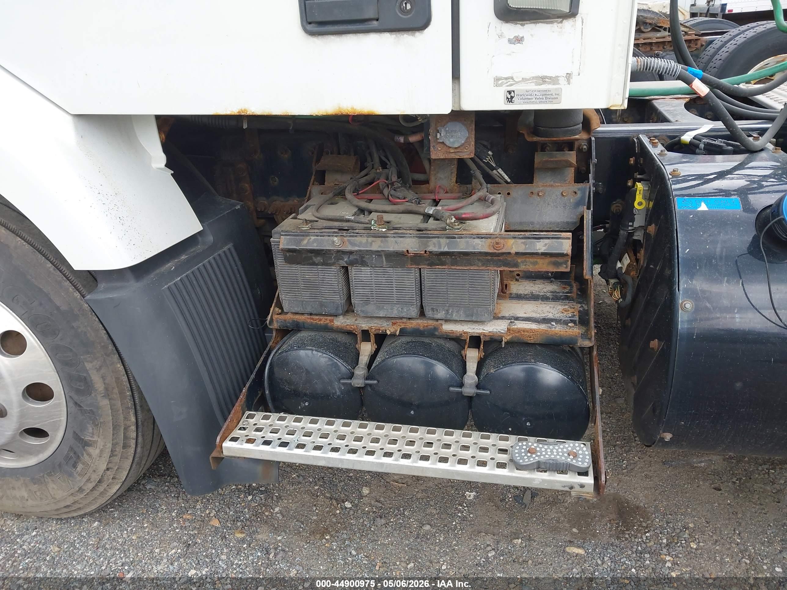 VOLVO VNM image 6