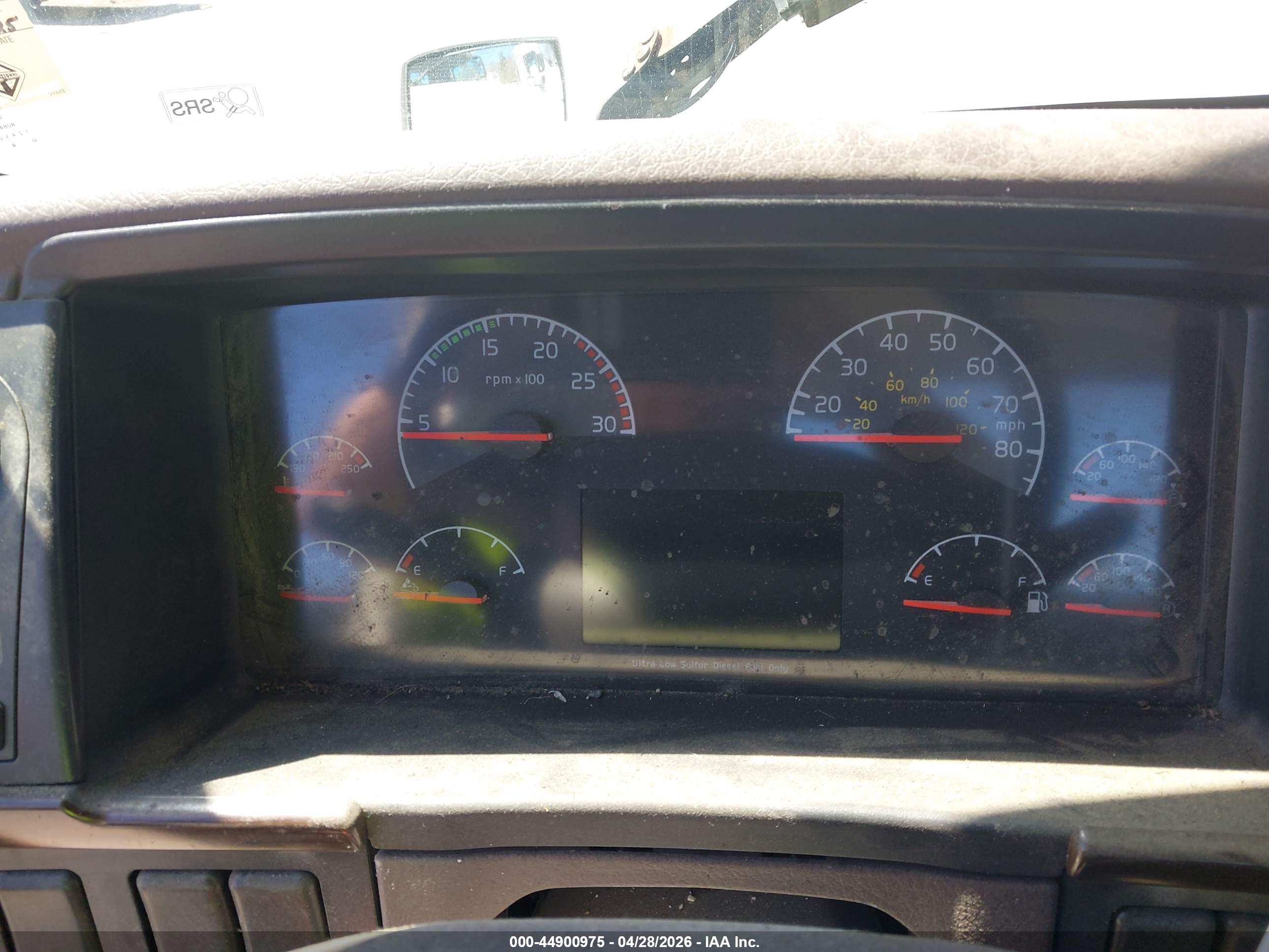 VOLVO VNM image 7