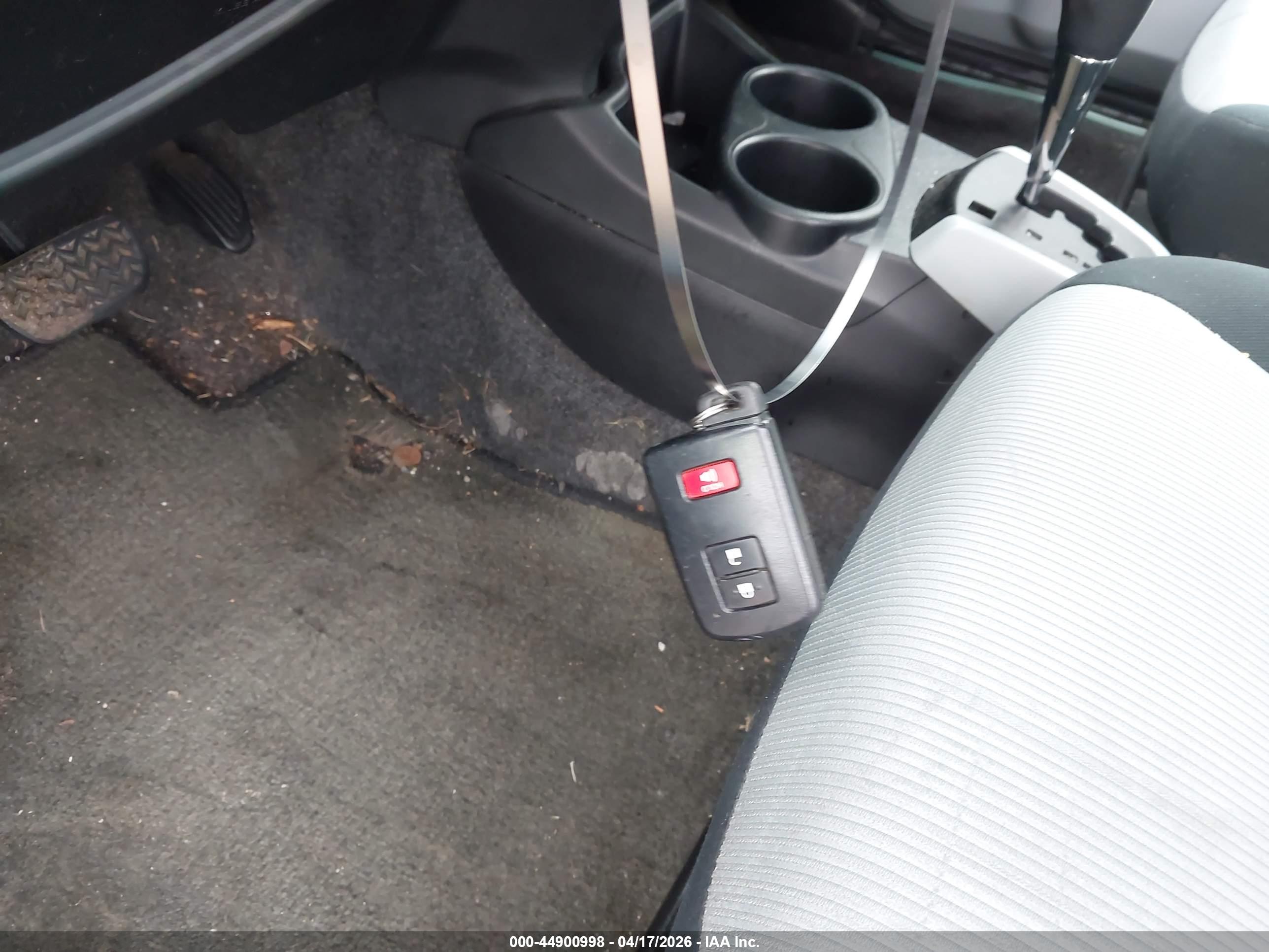 TOYOTA PRIUS image 11