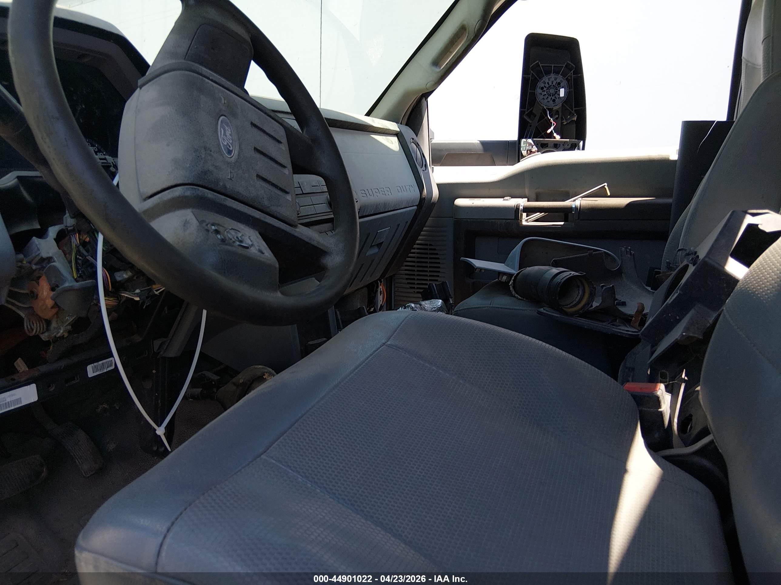FORD F-650 image 8