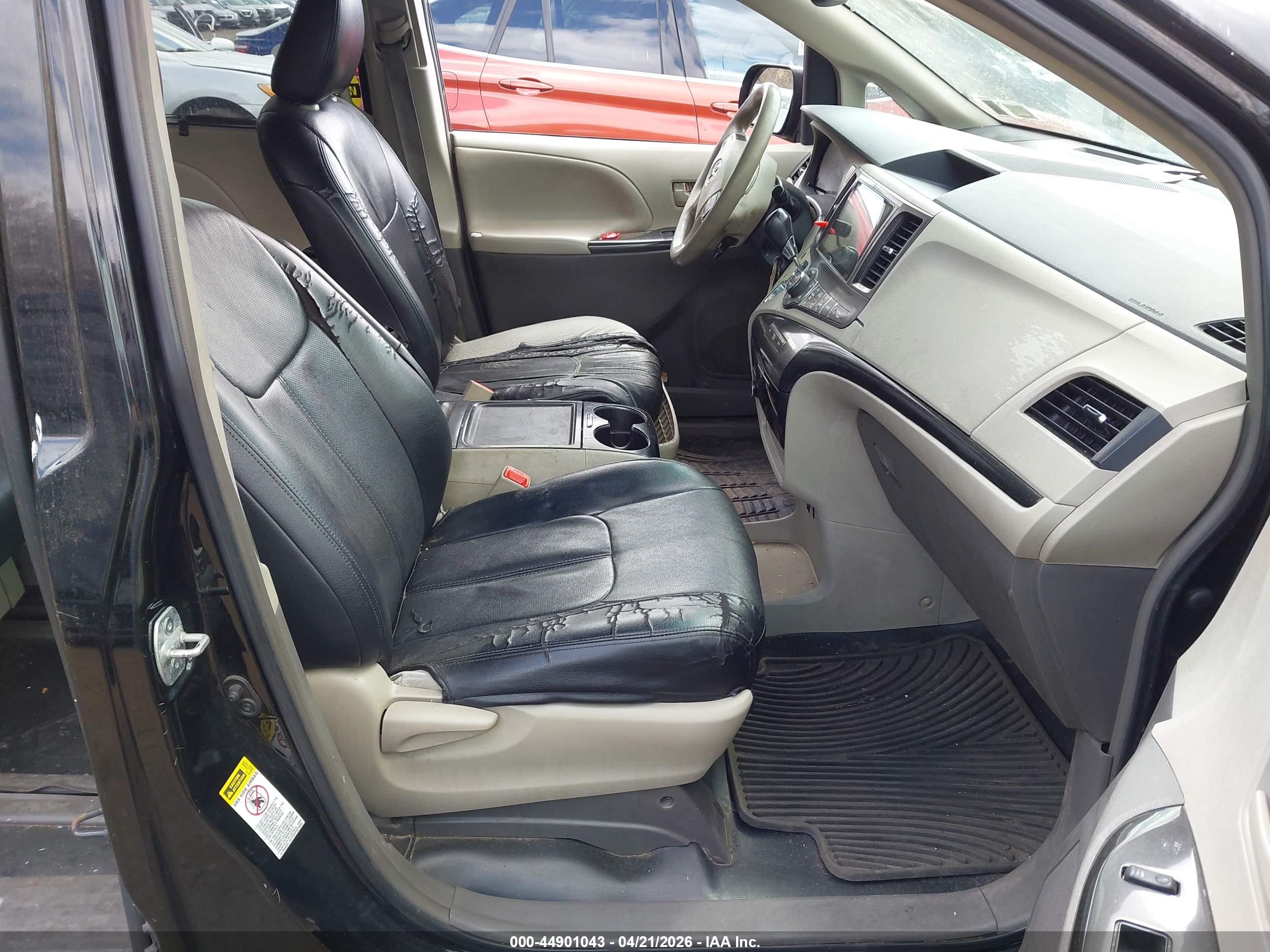 TOYOTA SIENNA image 5