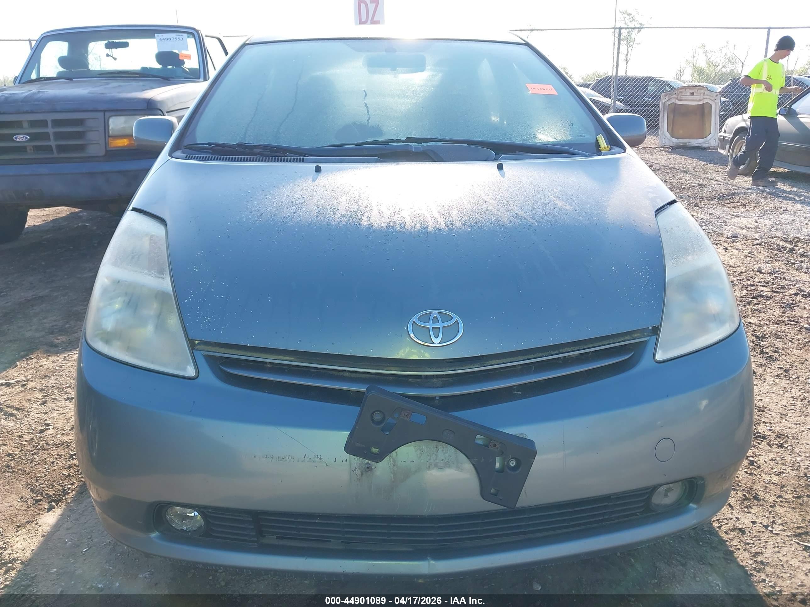 TOYOTA PRIUS image 6
