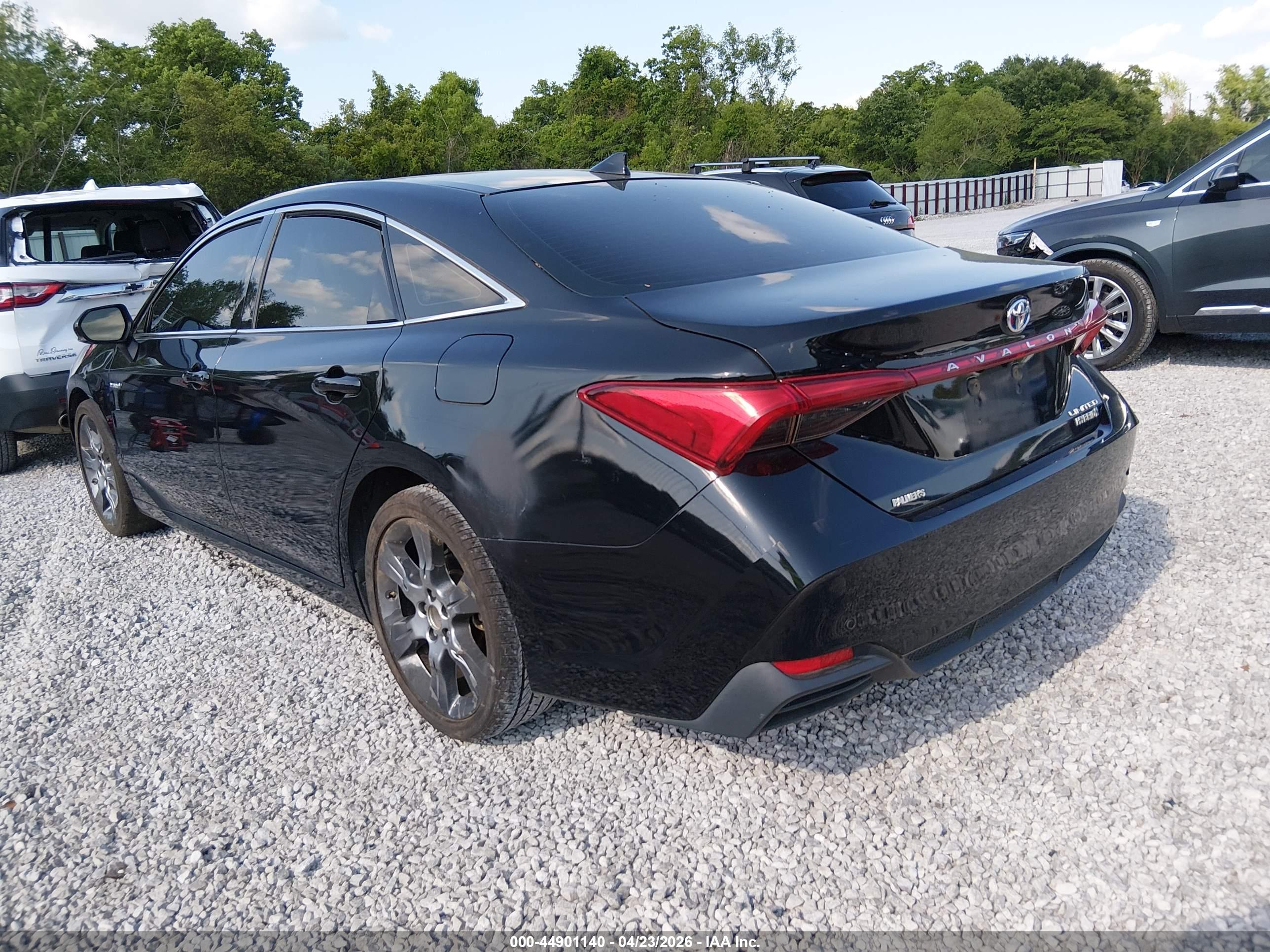 TOYOTA AVALON image 3