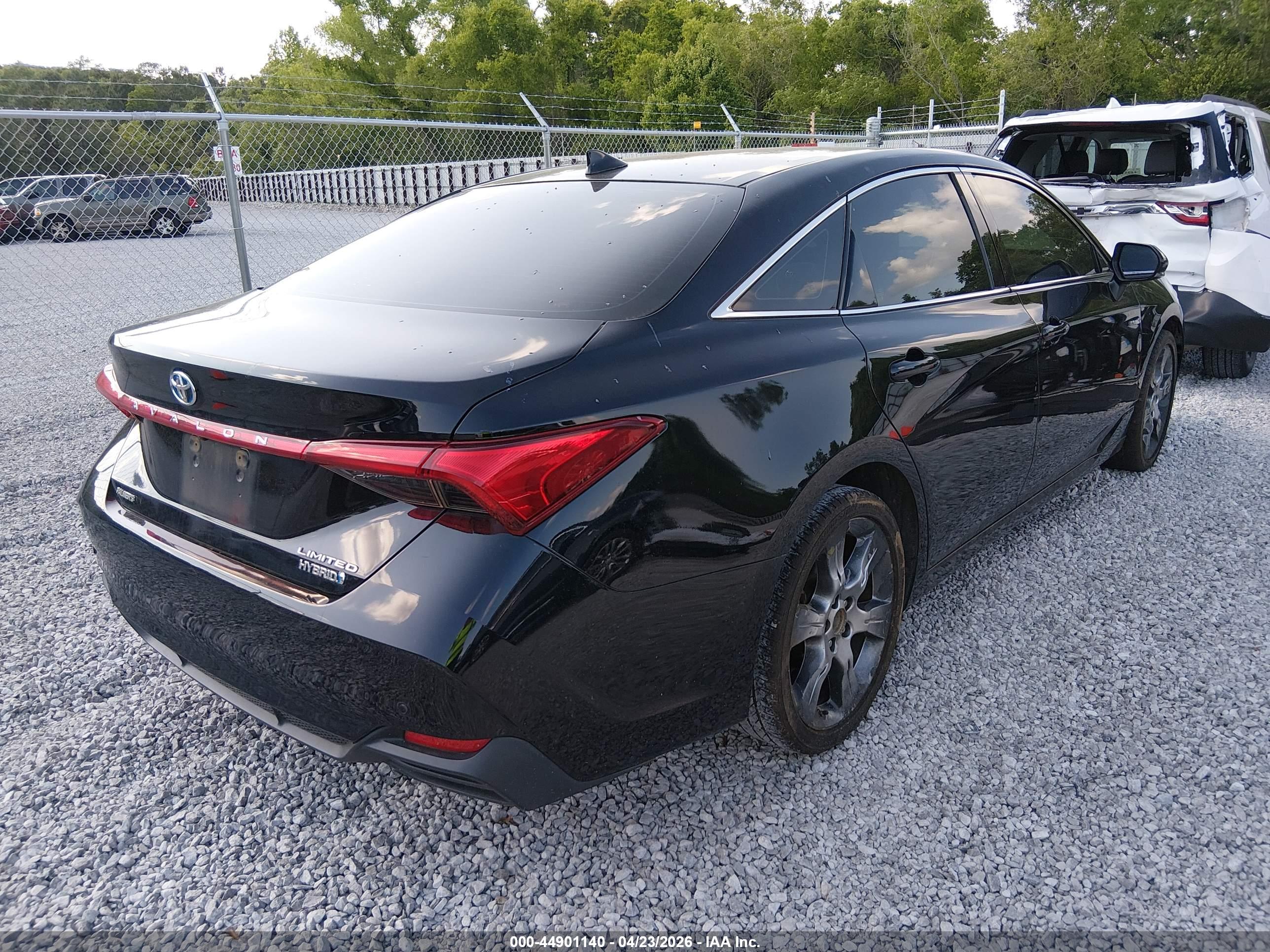 TOYOTA AVALON image 4