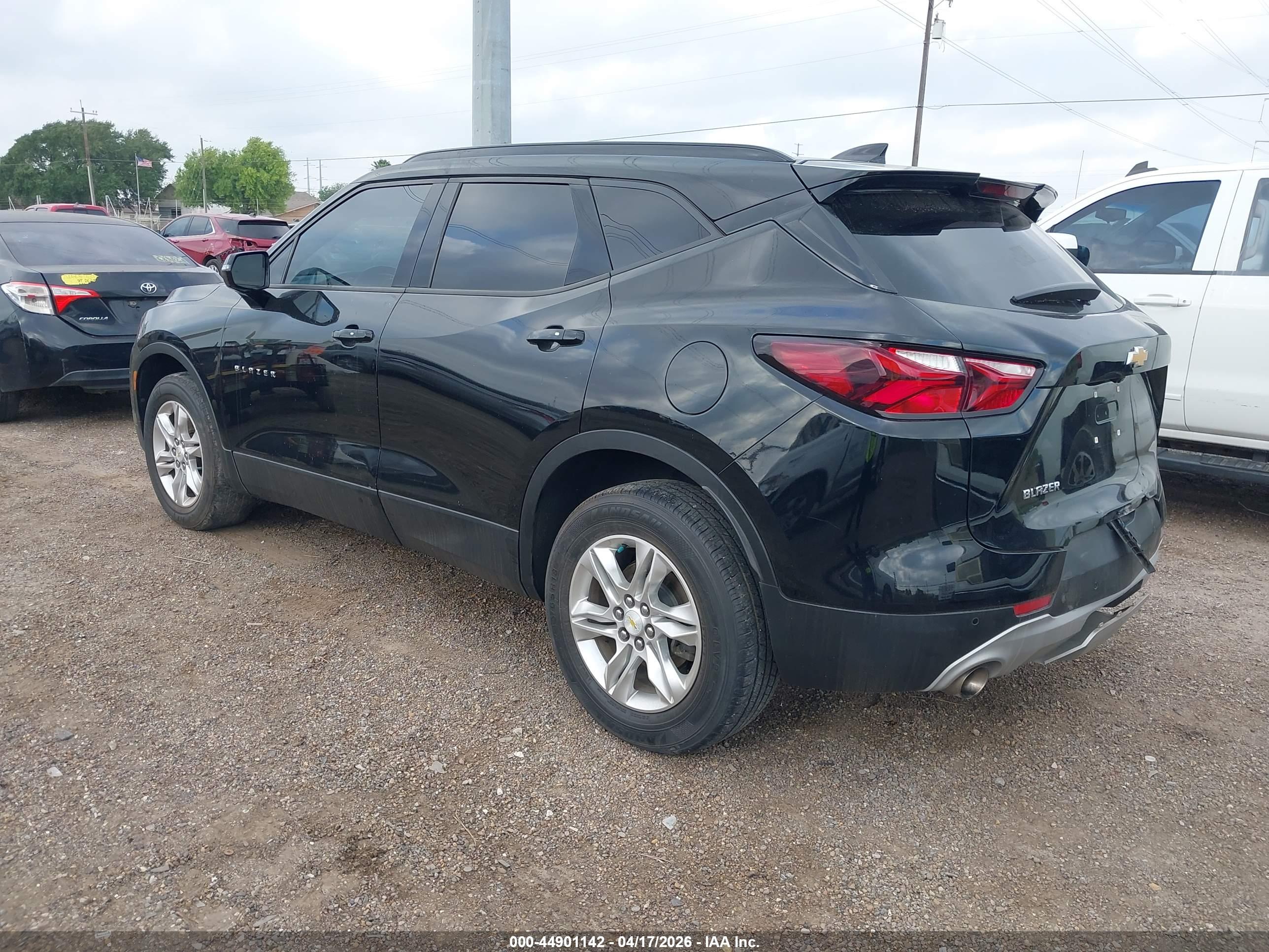 CHEVROLET BLAZER image 3