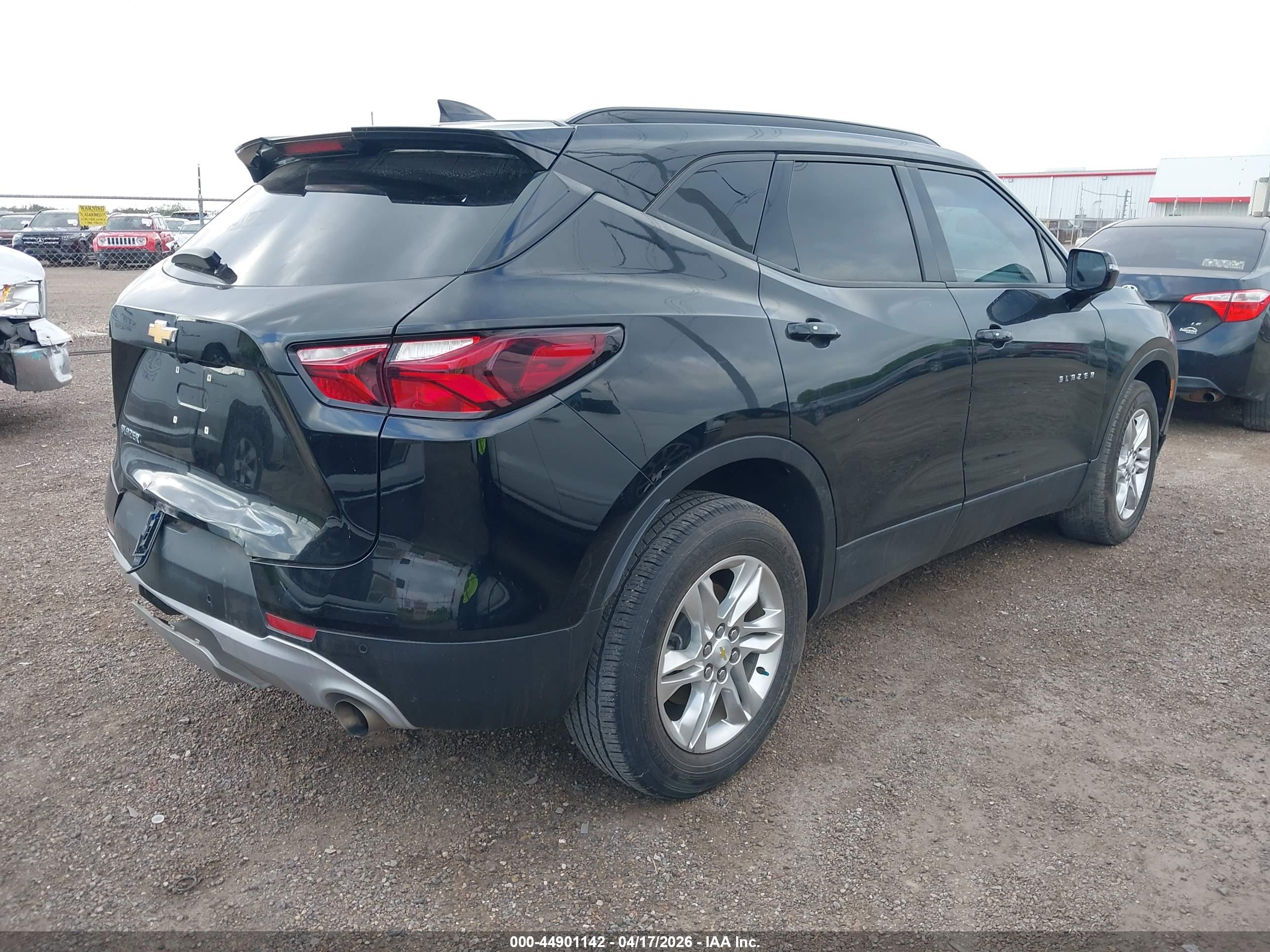 CHEVROLET BLAZER image 4