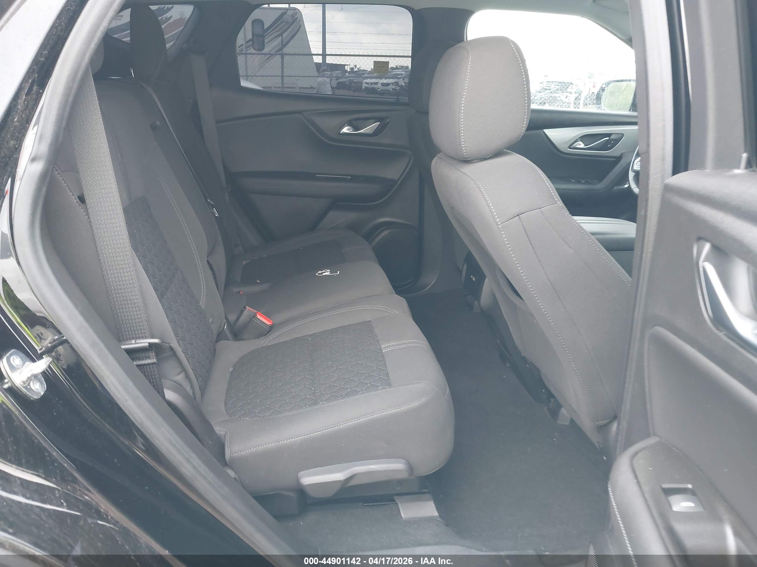 CHEVROLET BLAZER image 8