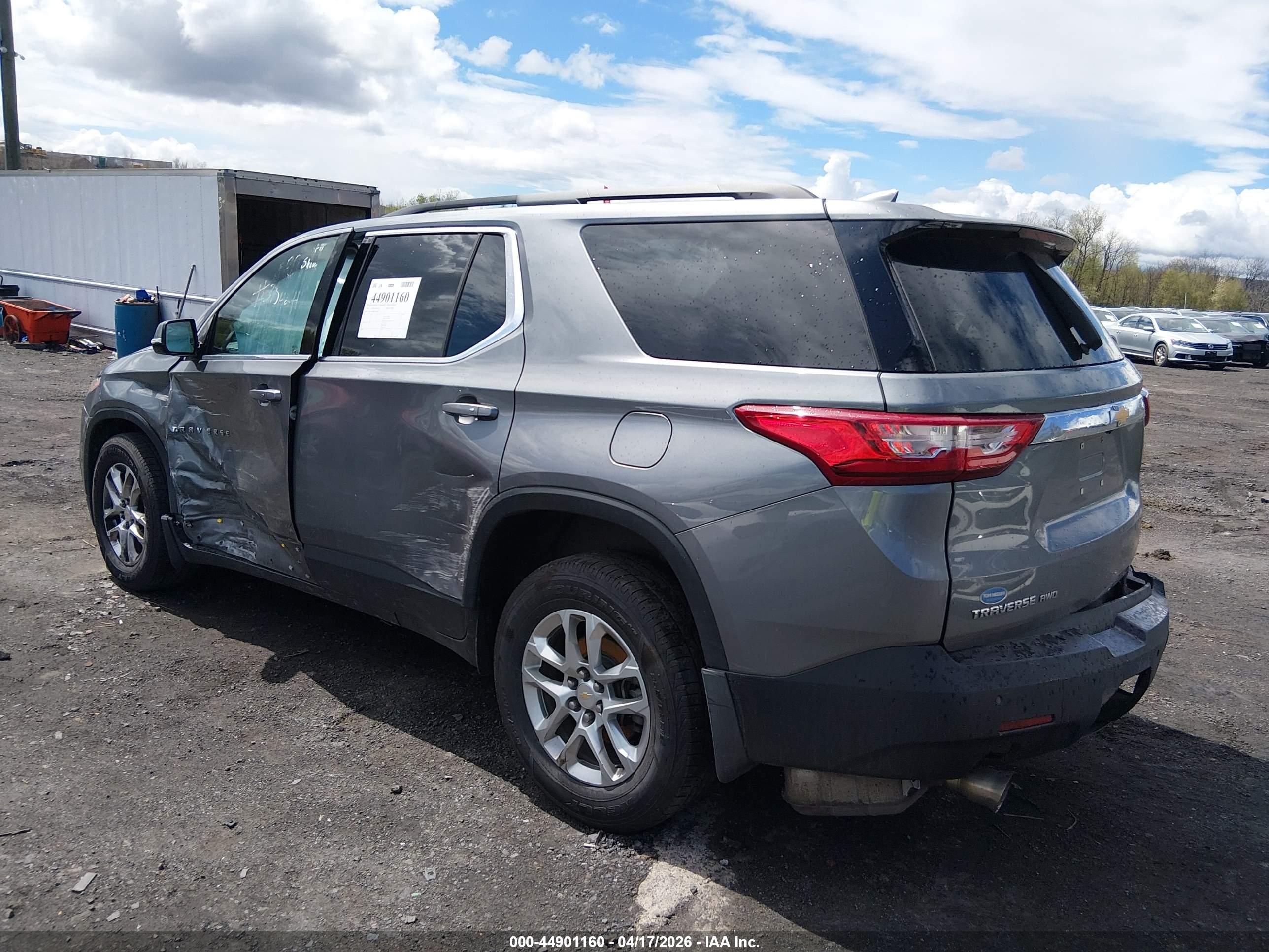 CHEVROLET TRAVERSE image 3