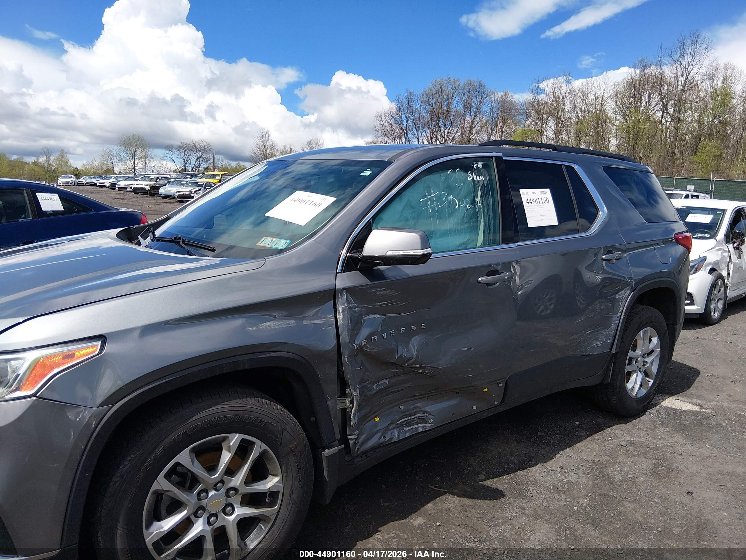 CHEVROLET TRAVERSE image 6