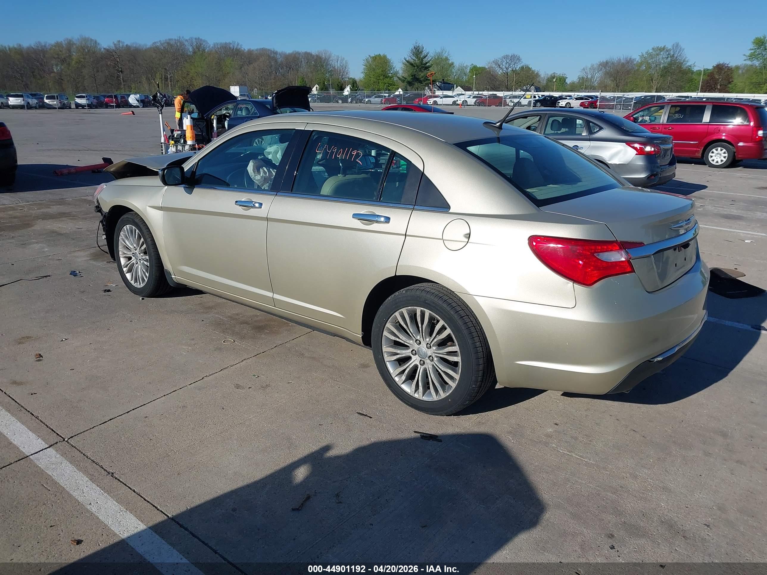 CHRYSLER 200 image 3