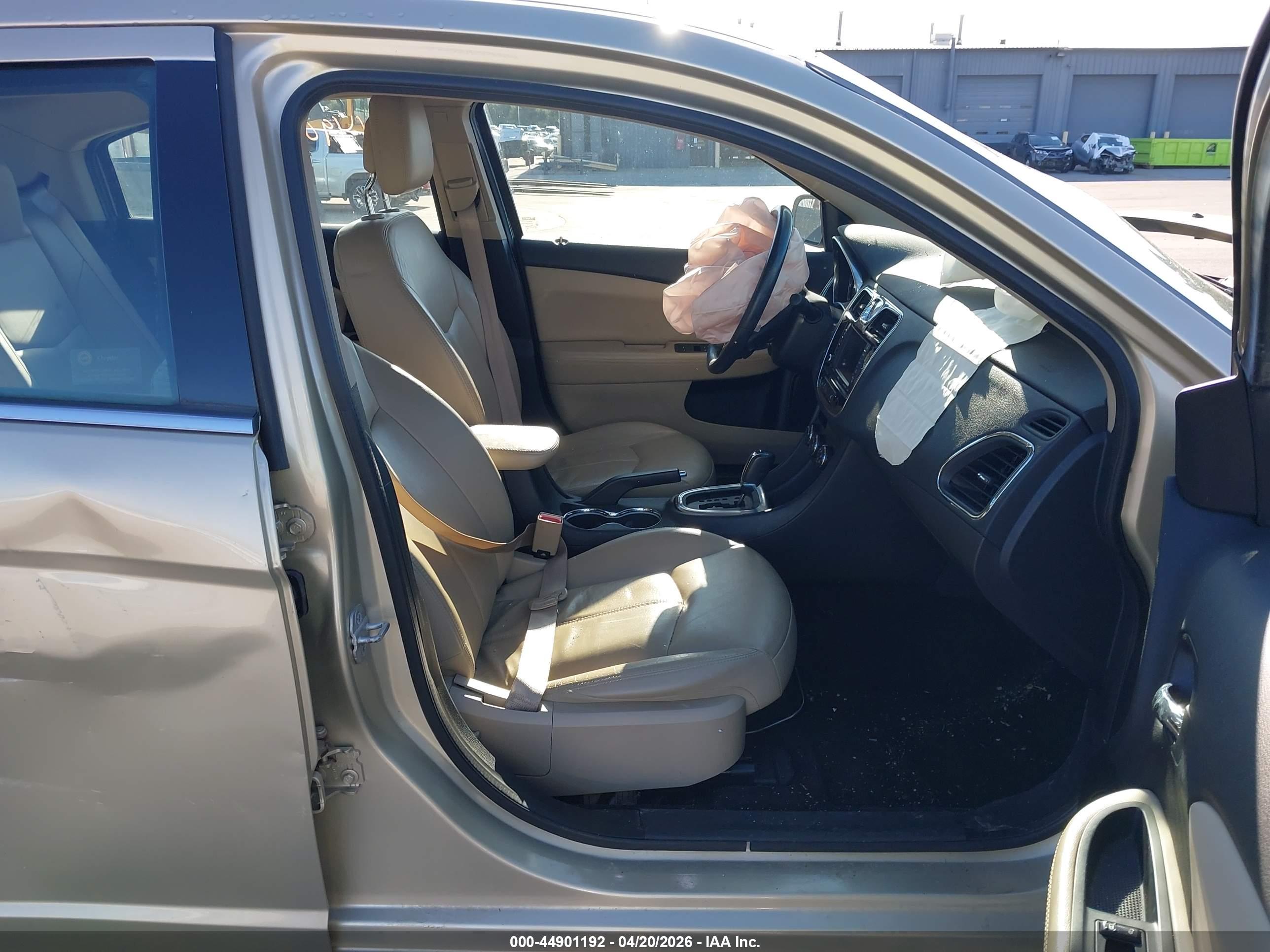CHRYSLER 200 image 5