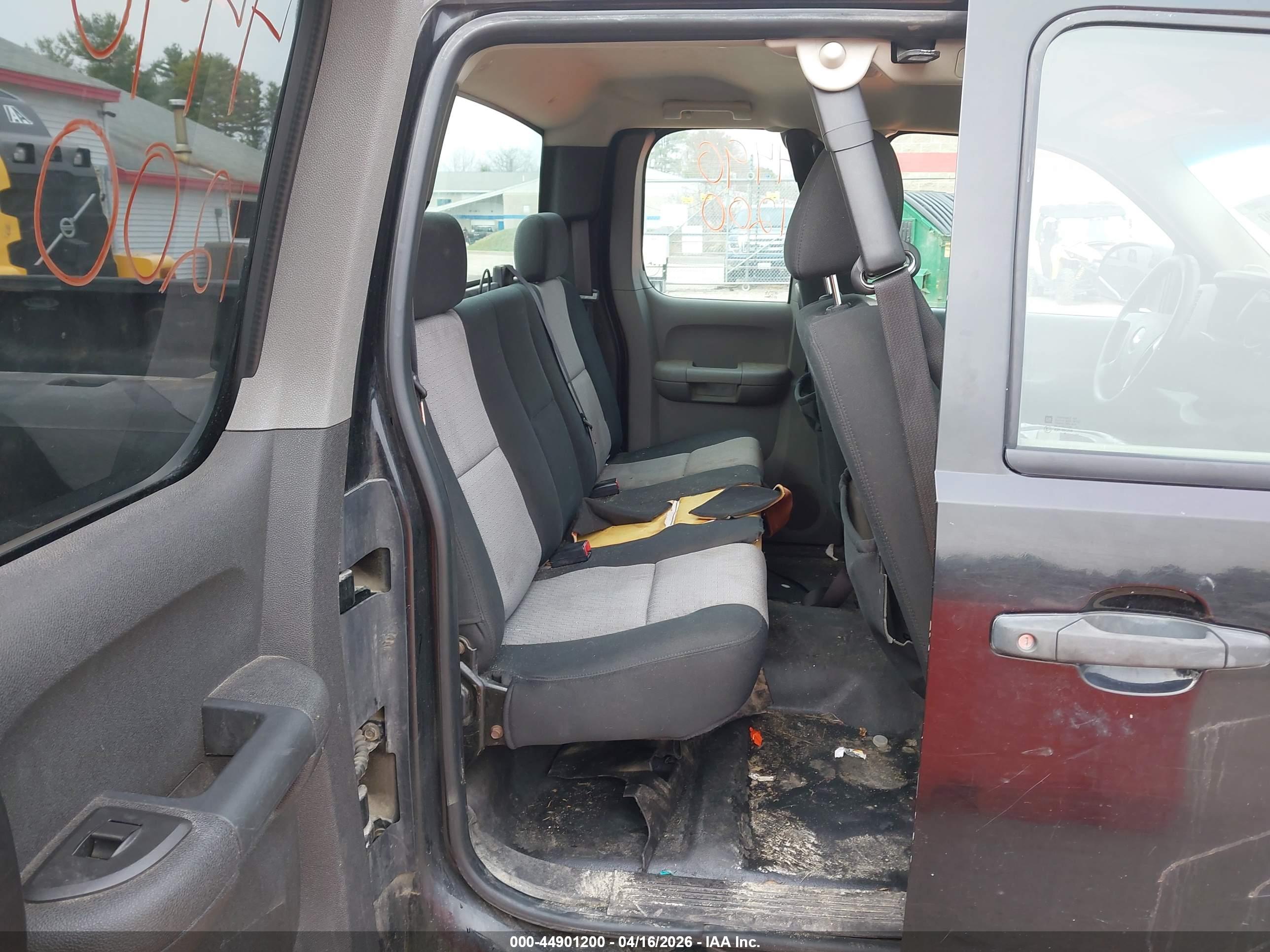 CHEVROLET SILVERADO image 8