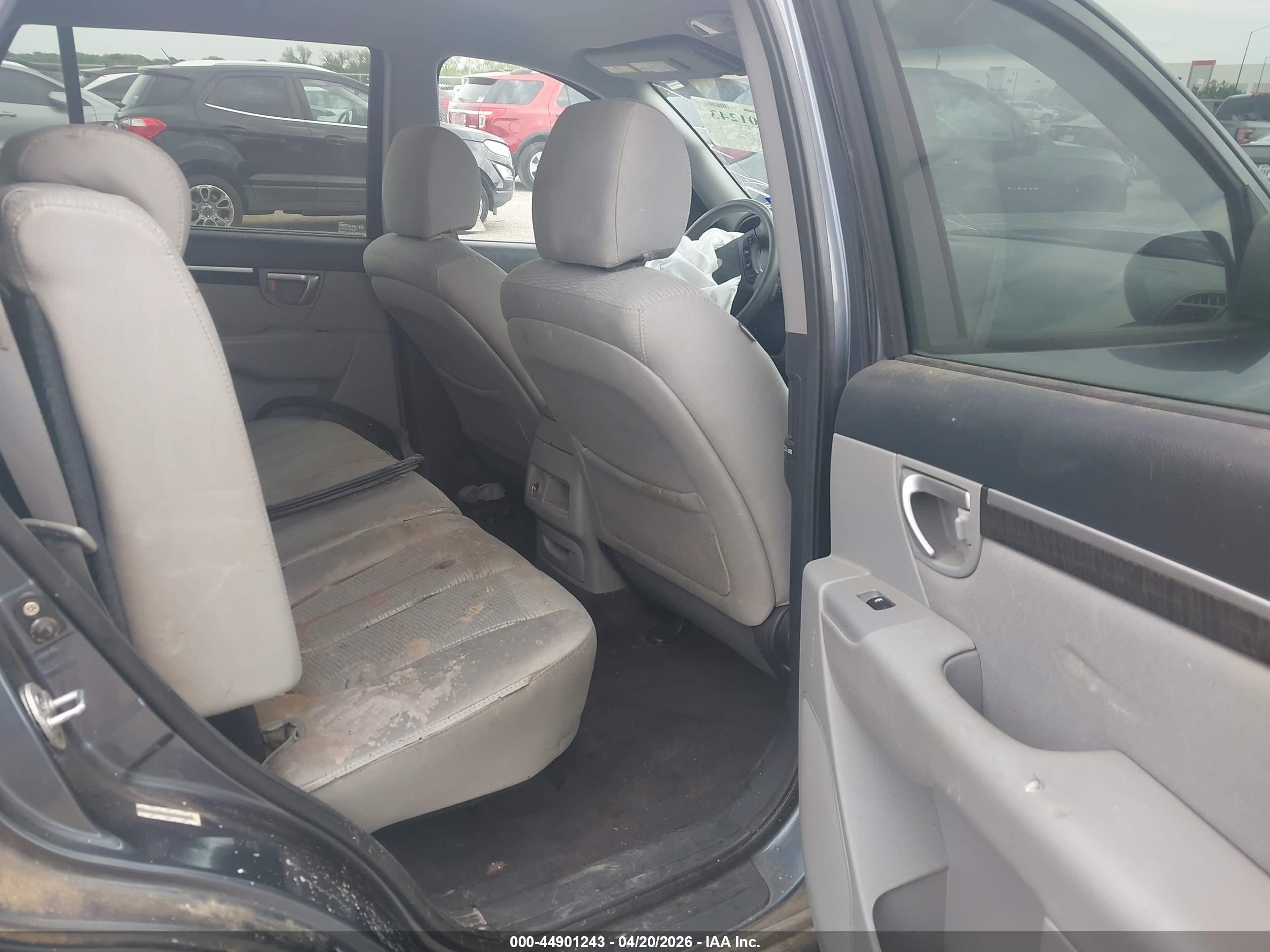 HYUNDAI SANTA image 8