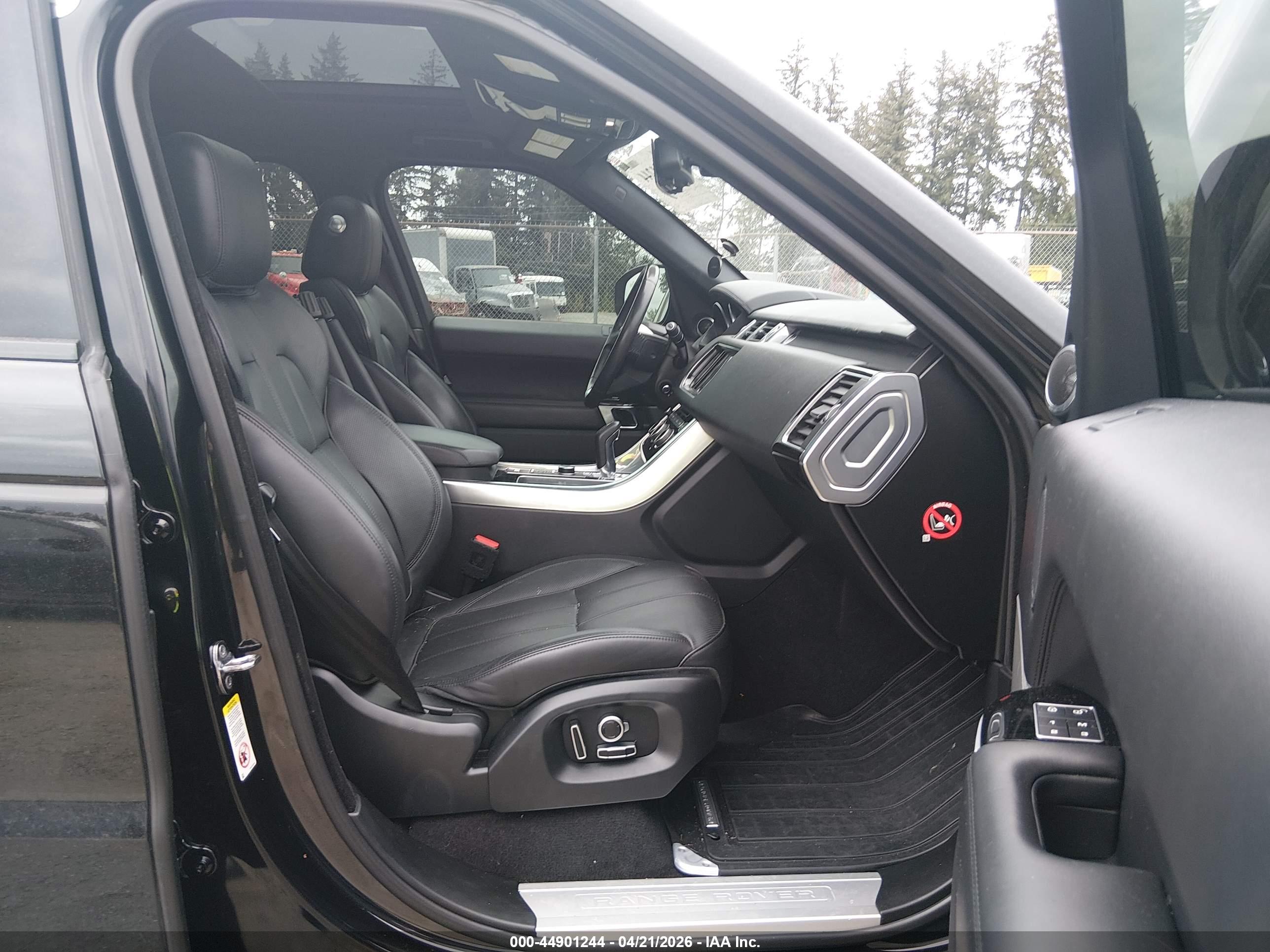 LAND ROVER image 5